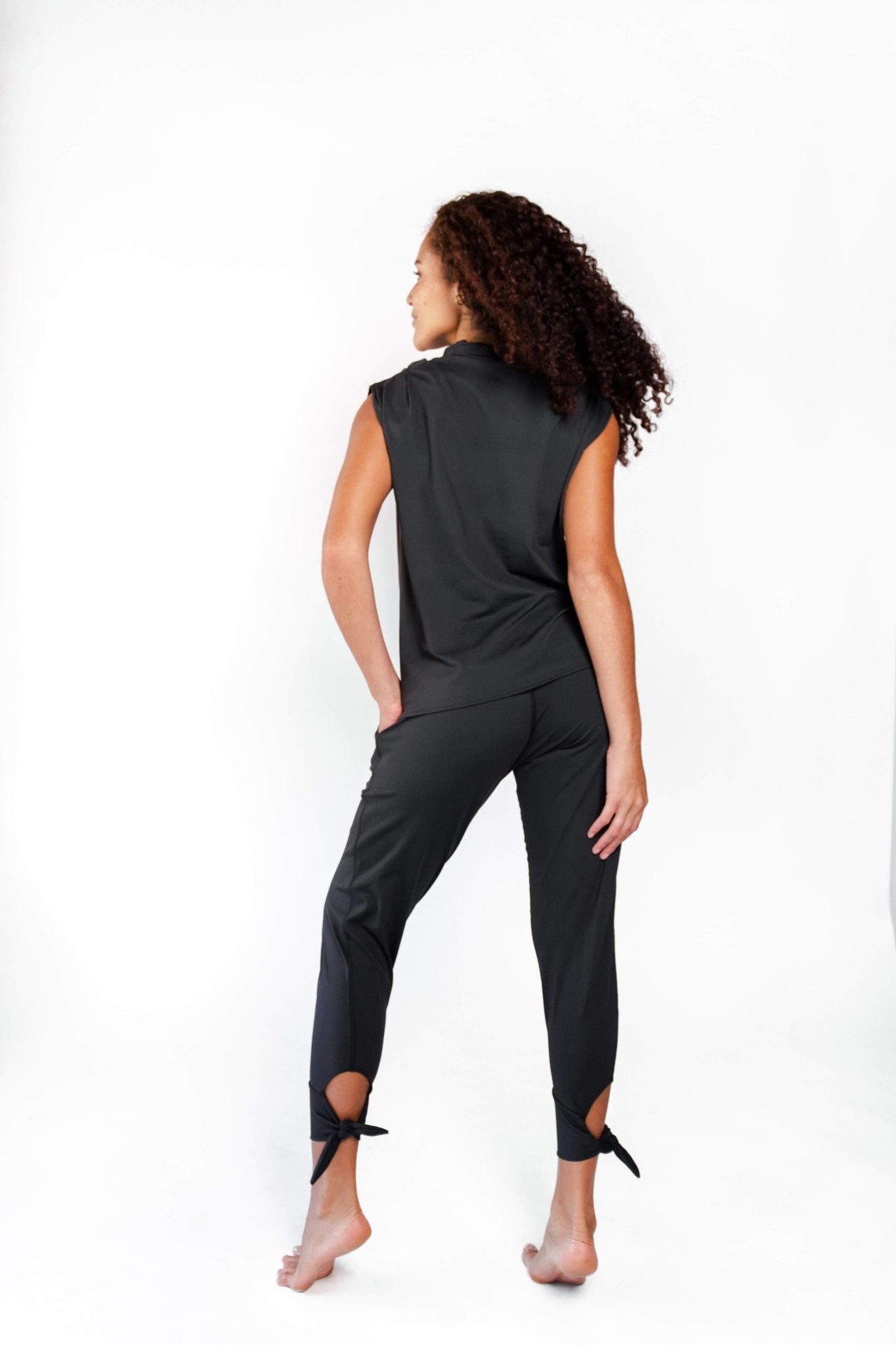 Yoga Democracy Sunday Jogger - Jet Black