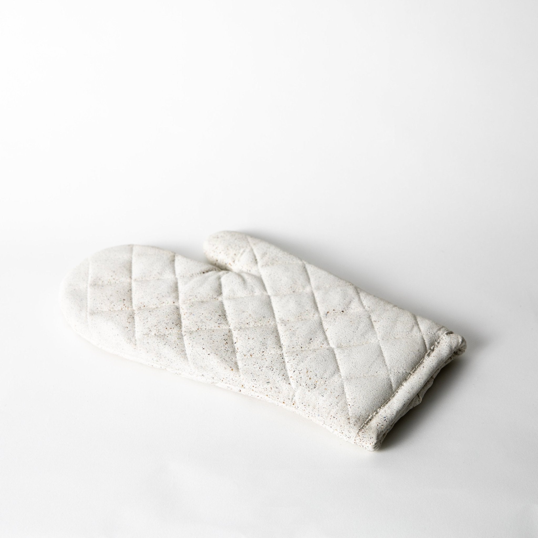 Pretti.Cool Oven Mitt Trivet | White Terrazzo