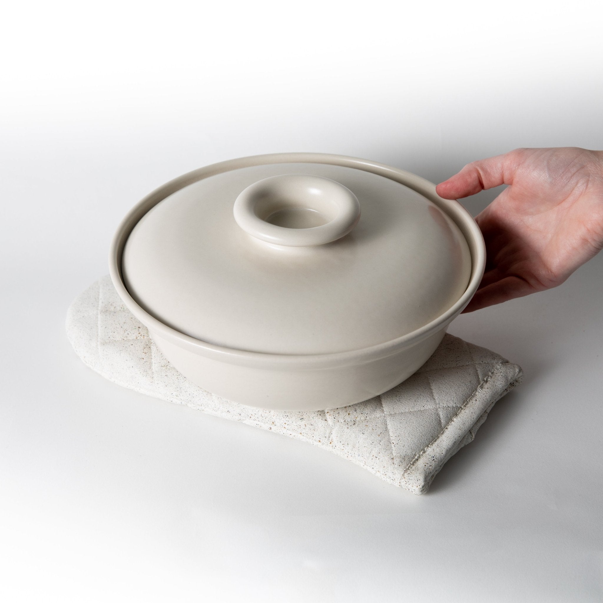 Pretti.Cool Oven Mitt Trivet | White Terrazzo