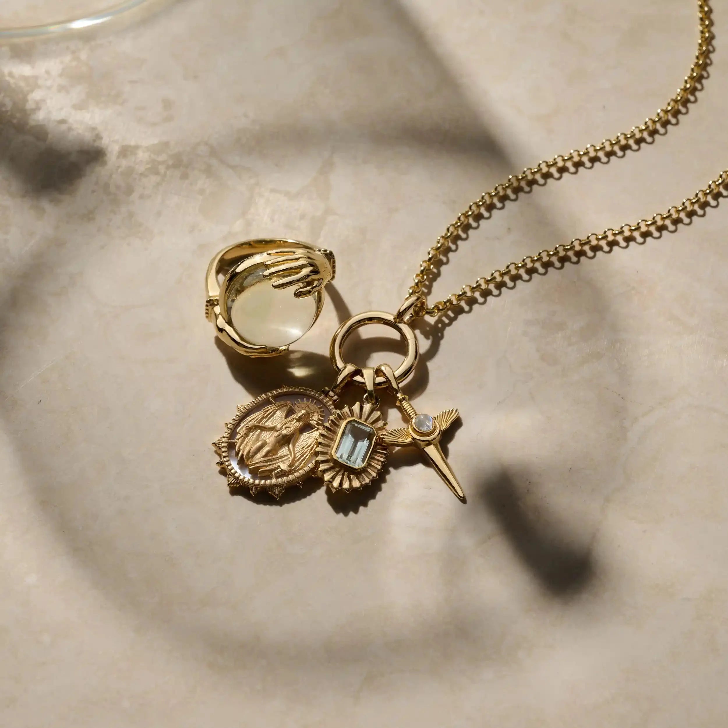 Halskette mit Mini-Fliegendem Dolch