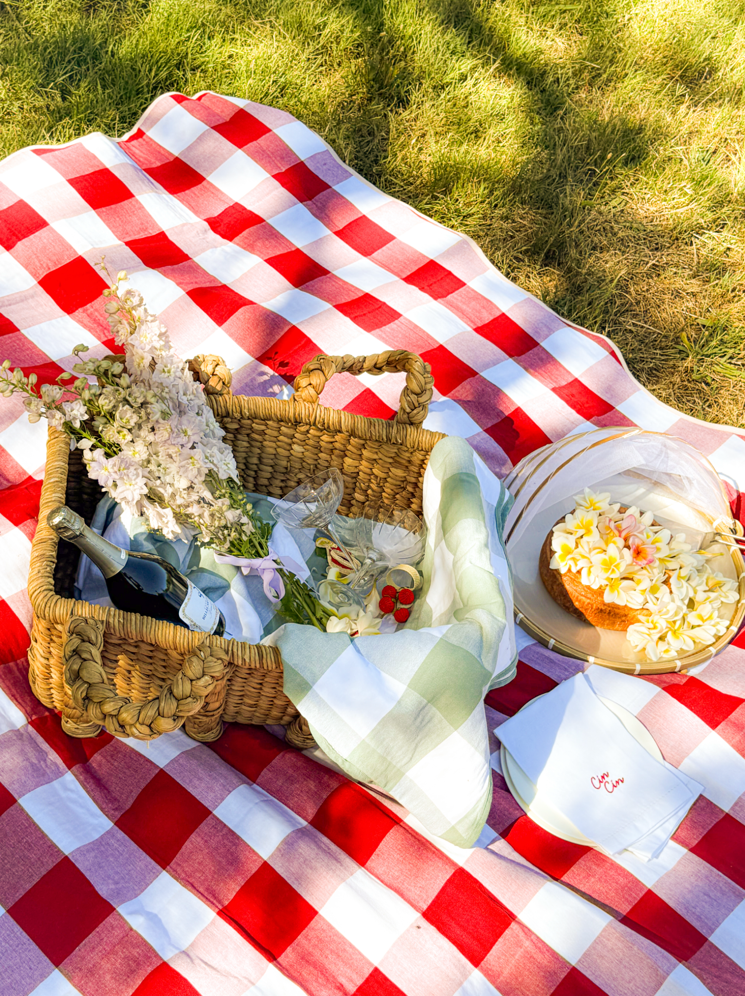 Casa Stilo Giardino Reversible Tablecloth in Rosso/Rosa