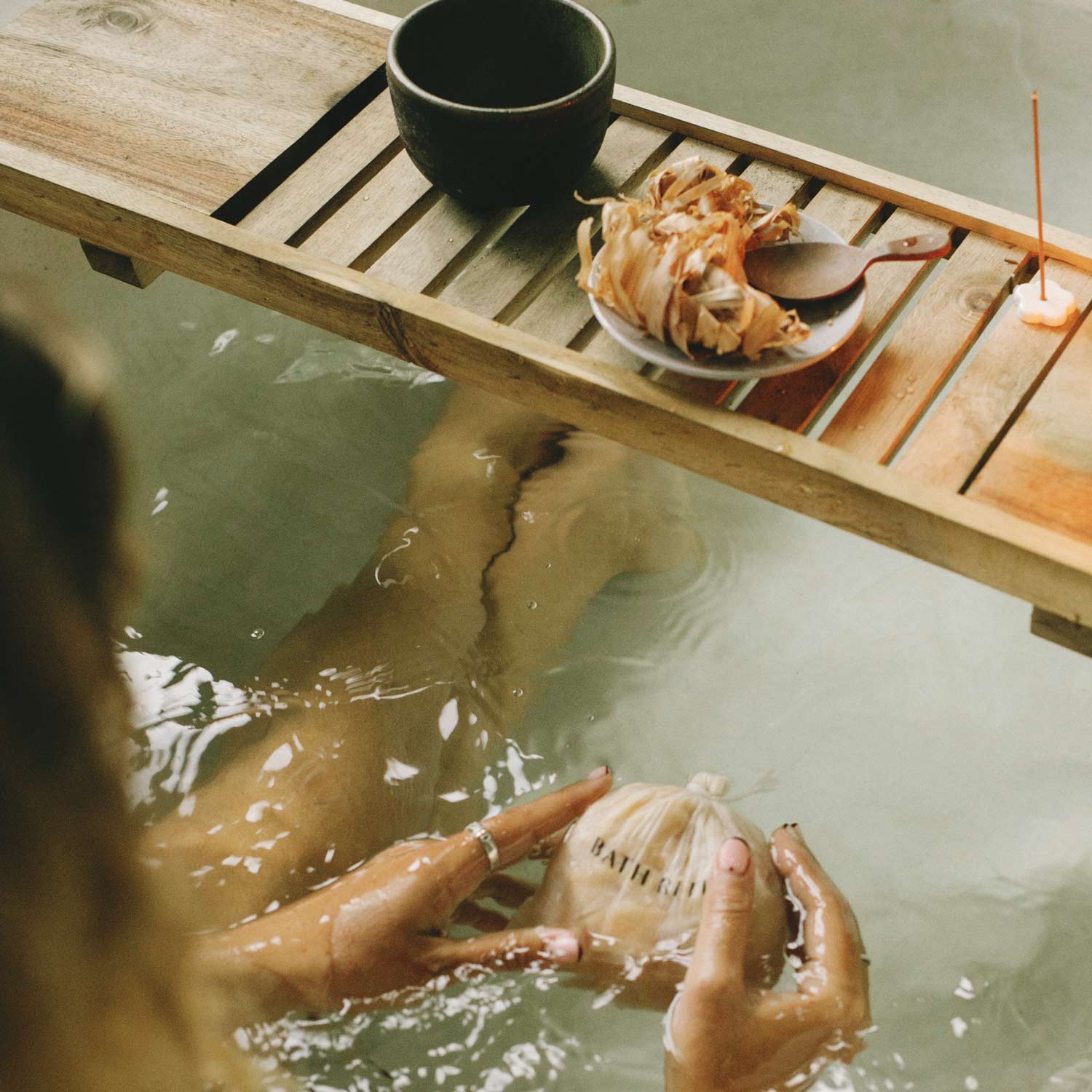 CEDAR AND MYRRH A Moment of Her Gift Set