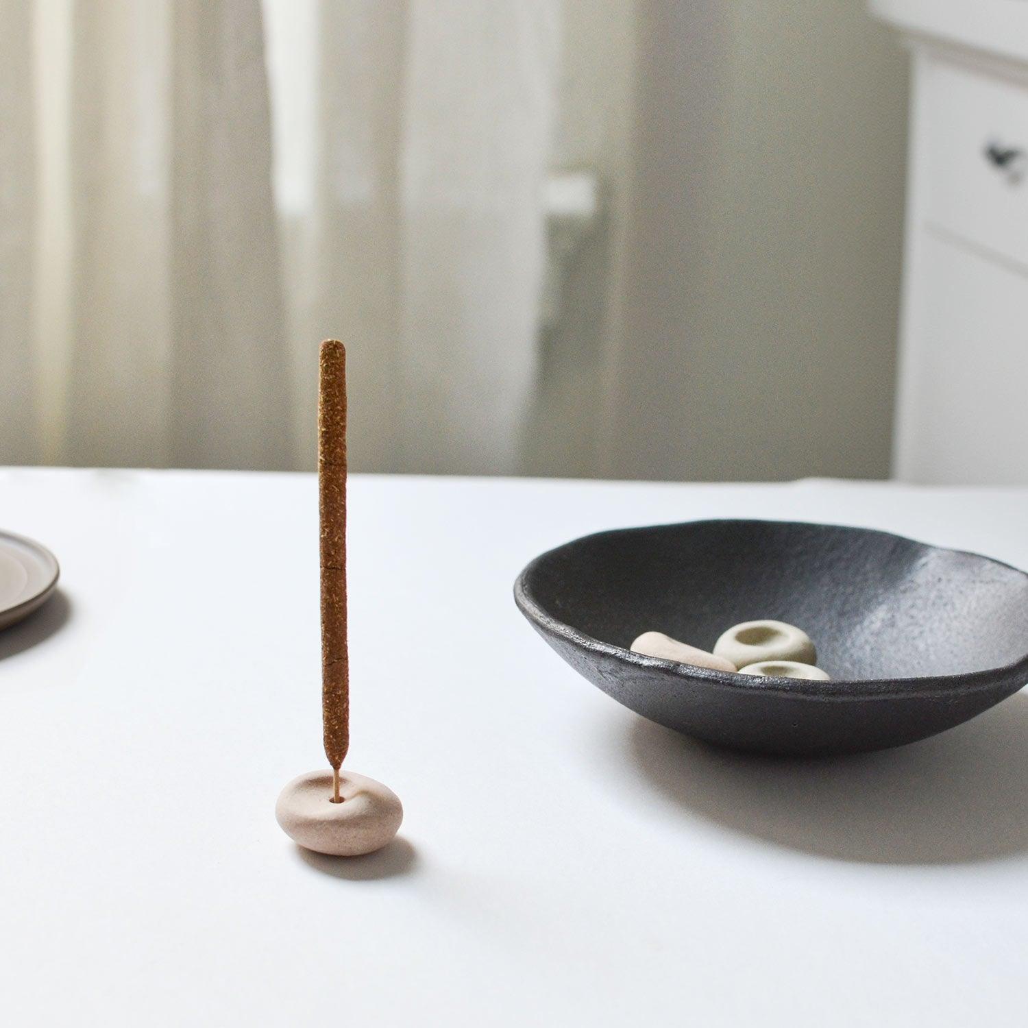 CEDAR AND MYRRH Mini Beige Ceramic Pebble Incense Holder