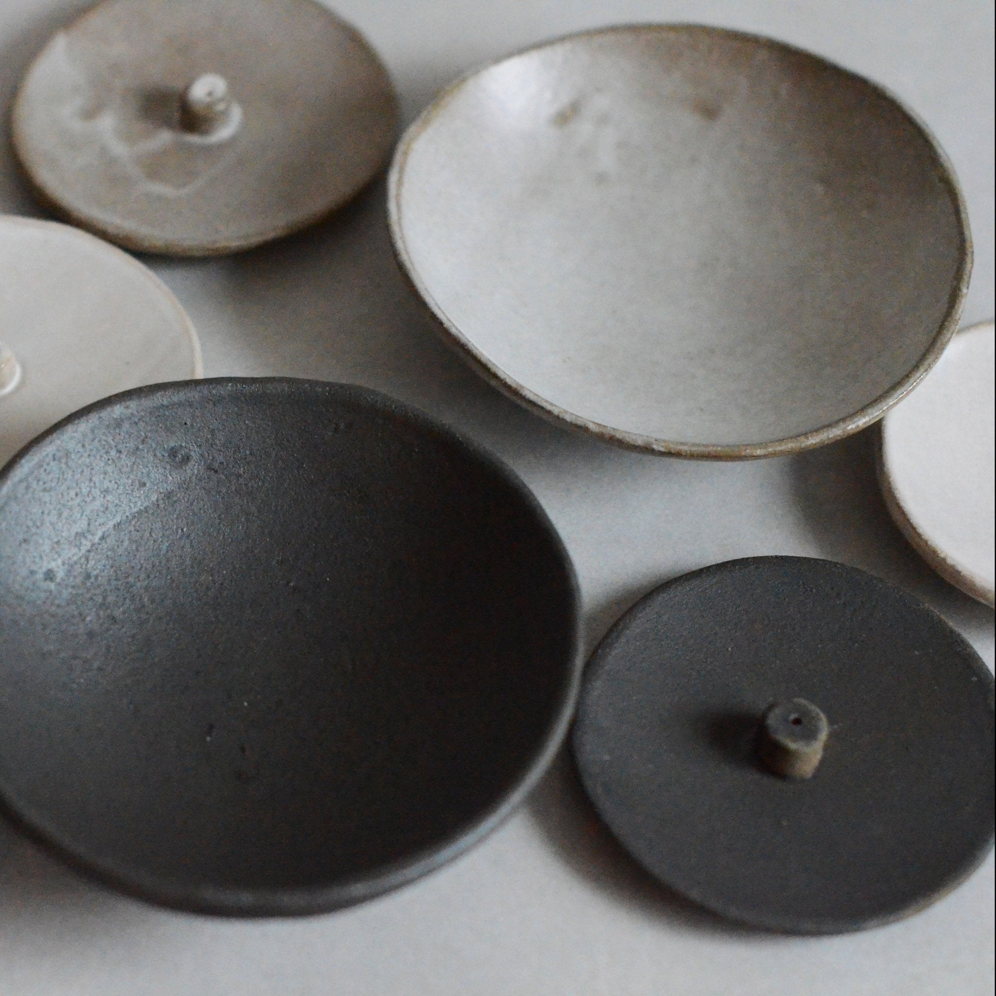 CEDAR AND MYRRH Sand Ceramic Incense Plate