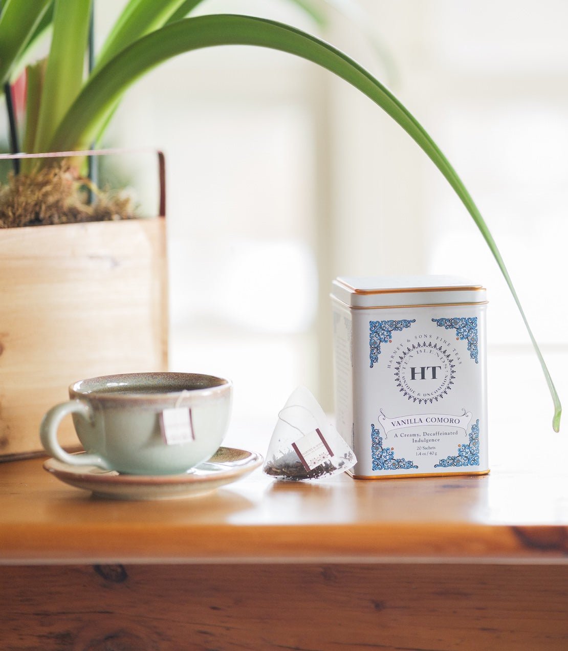 Harney & Sons Fine Teas Decaf Vanilla Comoro, HT Tin of 20 Sachets