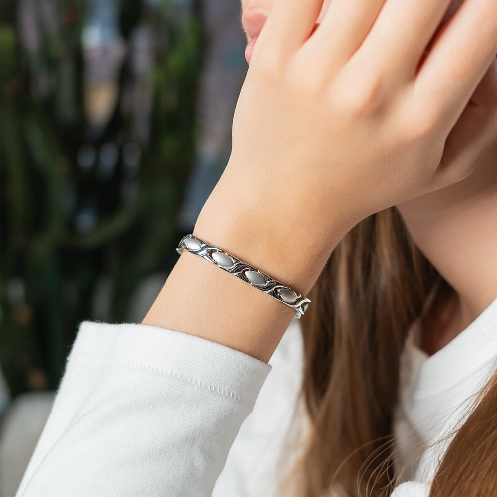 HealthyLine Stainless Steel Energy Bracelet 4 - in - 1. Silver color. Model B006S