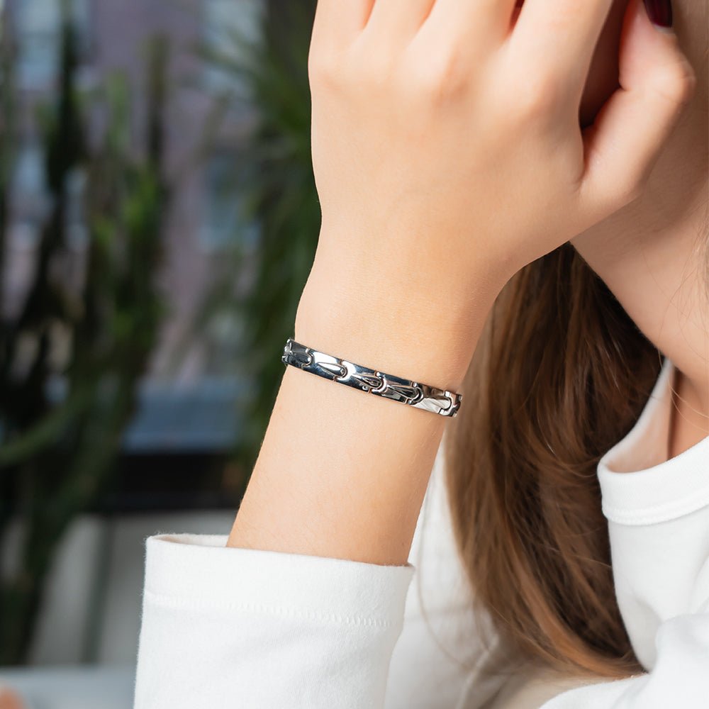 HealthyLine Stainless Steel Energy Bracelet 4 - in - 1. Silver color. Model B028WS