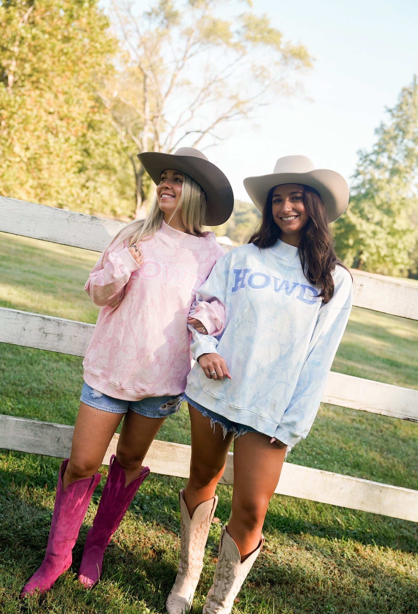 KenzKustomz Howdy - Camo Vintage Crew - Neck Sweatshirt