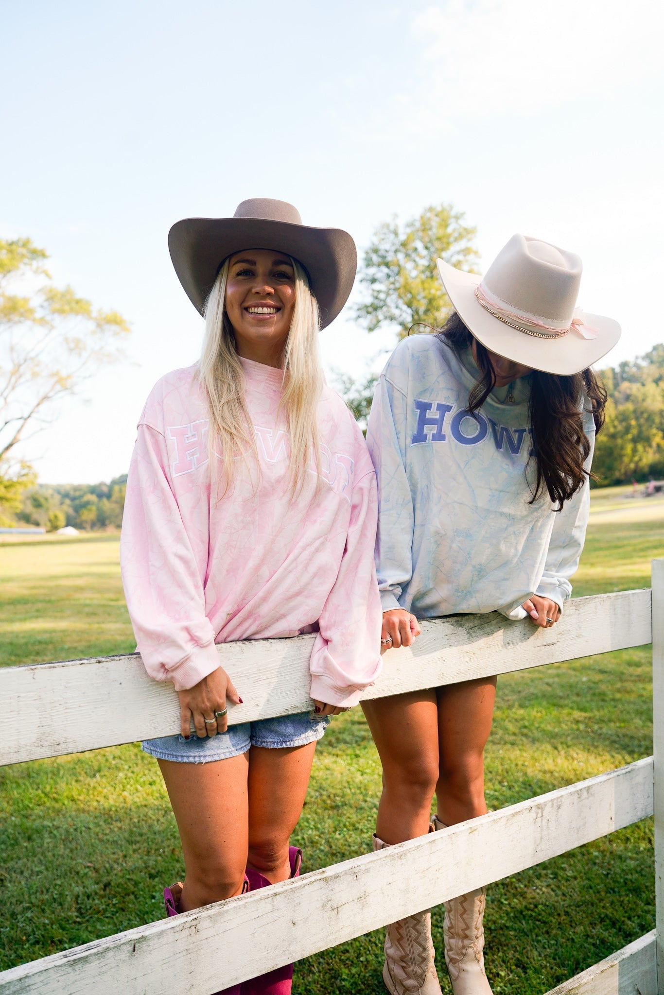 KenzKustomz Howdy - Camo Vintage Crew - Neck Sweatshirt