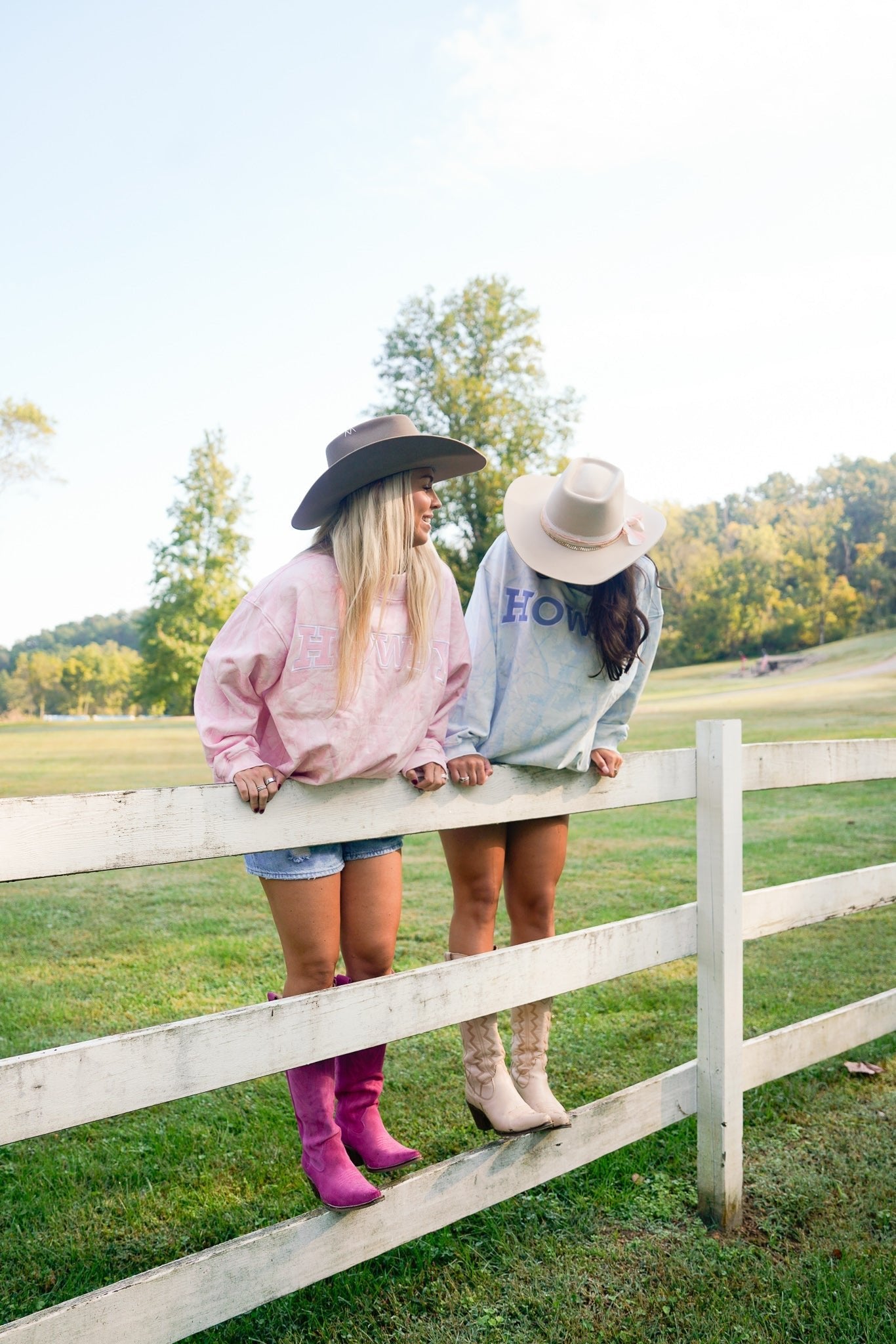 KenzKustomz Howdy - Camo Vintage Crew - Neck Sweatshirt