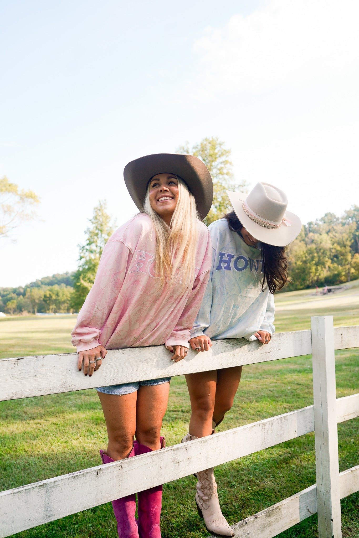 KenzKustomz Howdy - Camo Vintage Crew - Neck Sweatshirt