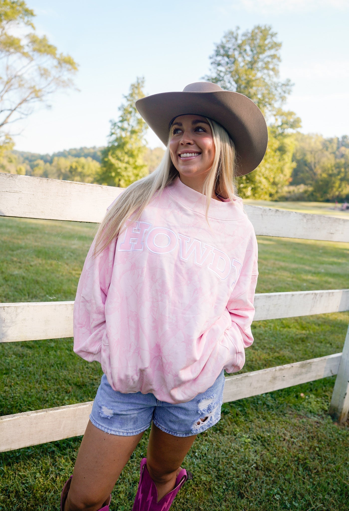 KenzKustomz Howdy - Camo Vintage Crew - Neck Sweatshirt