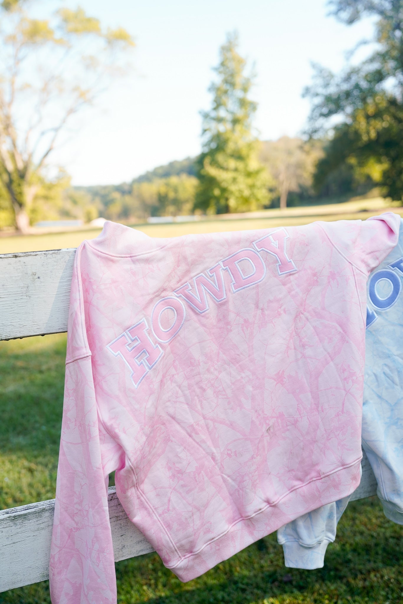 KenzKustomz Howdy - Camo Vintage Crew - Neck Sweatshirt