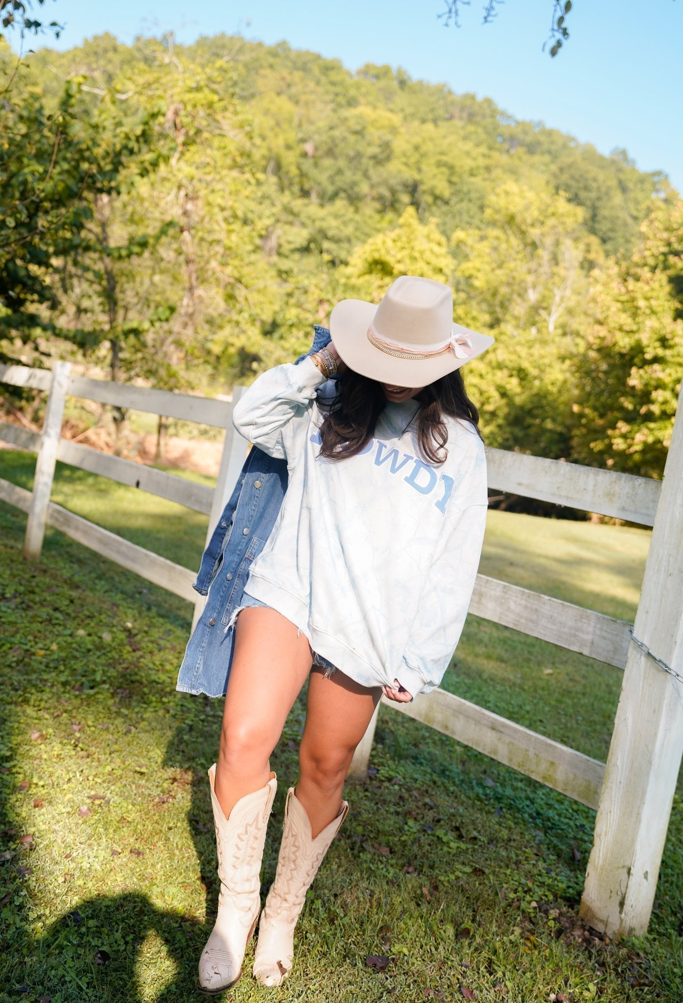 KenzKustomz Howdy - Camo Vintage Crew - Neck Sweatshirt