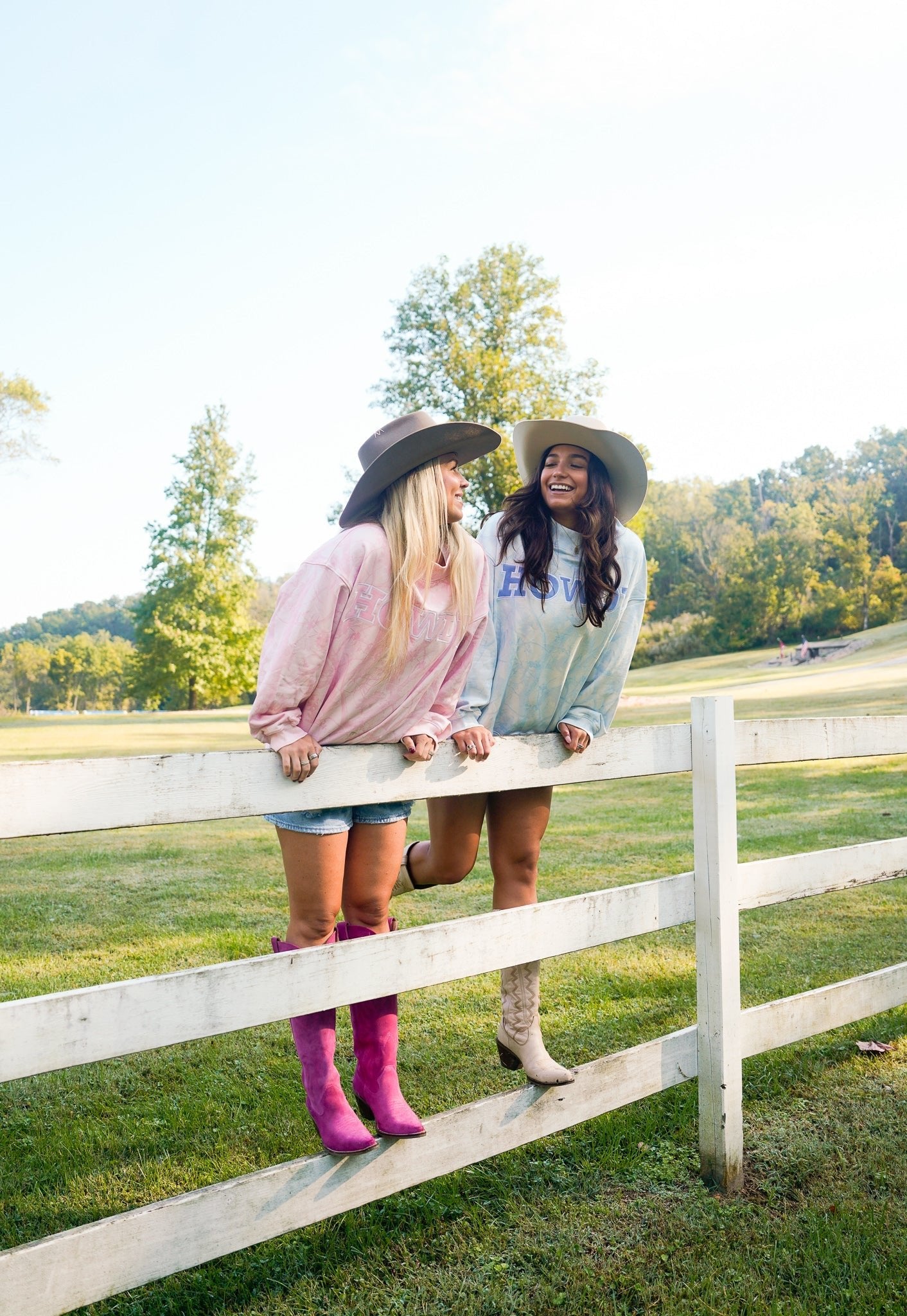 KenzKustomz Howdy - Camo Vintage Crew - Neck Sweatshirt