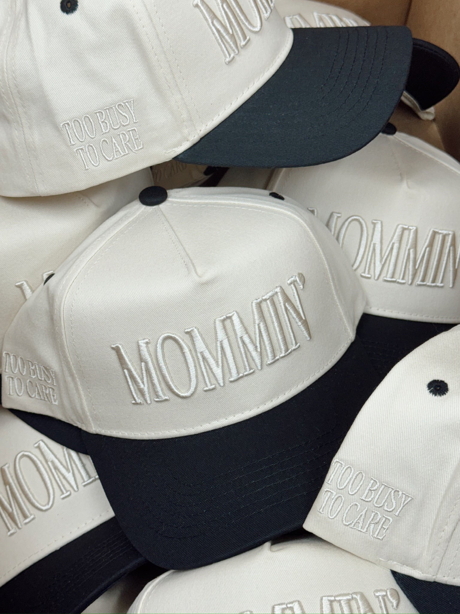 KenzKustomz Mommin' - Vintage Trucker Hat