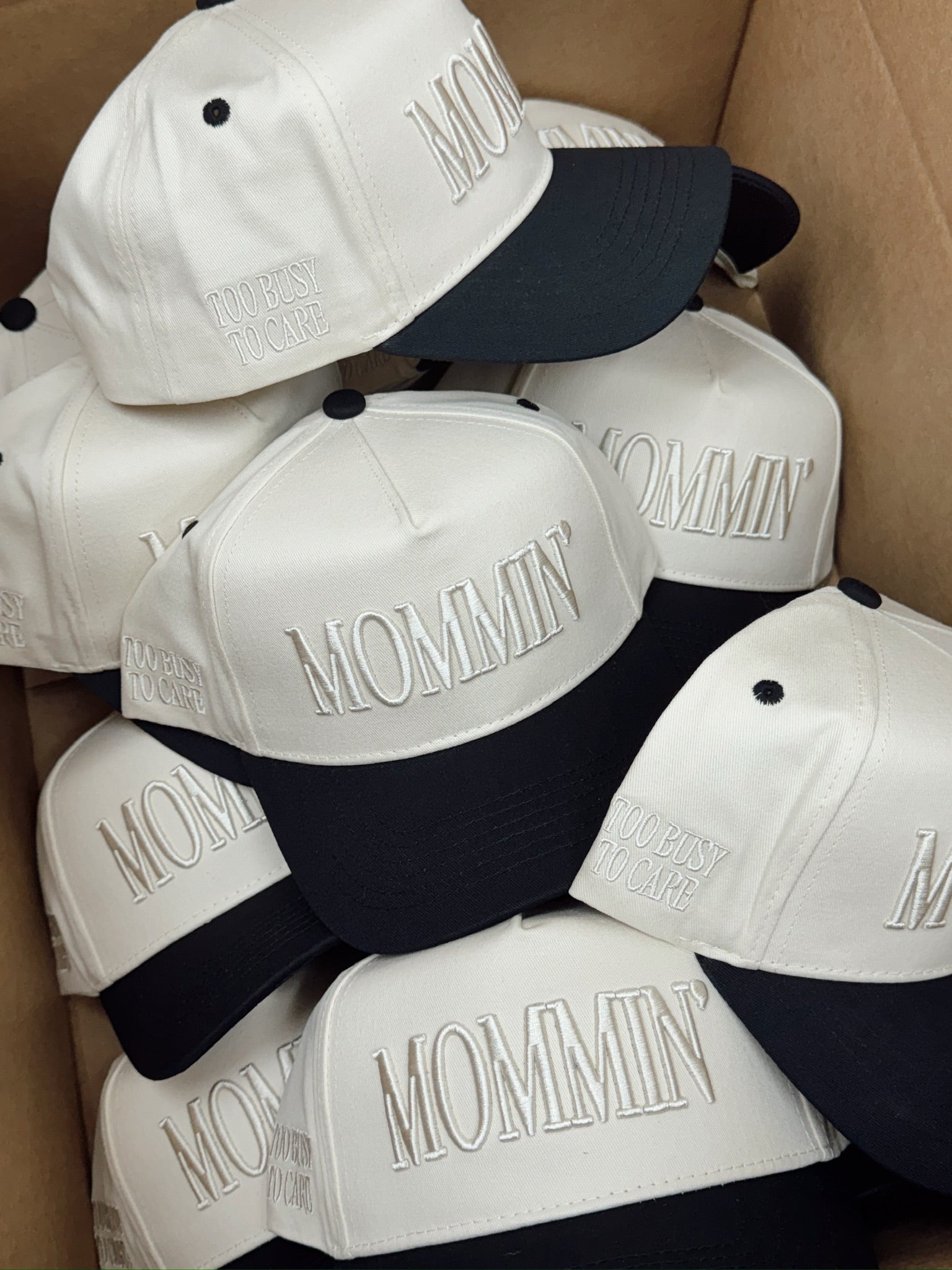 KenzKustomz Mommin' - Vintage Trucker Hat