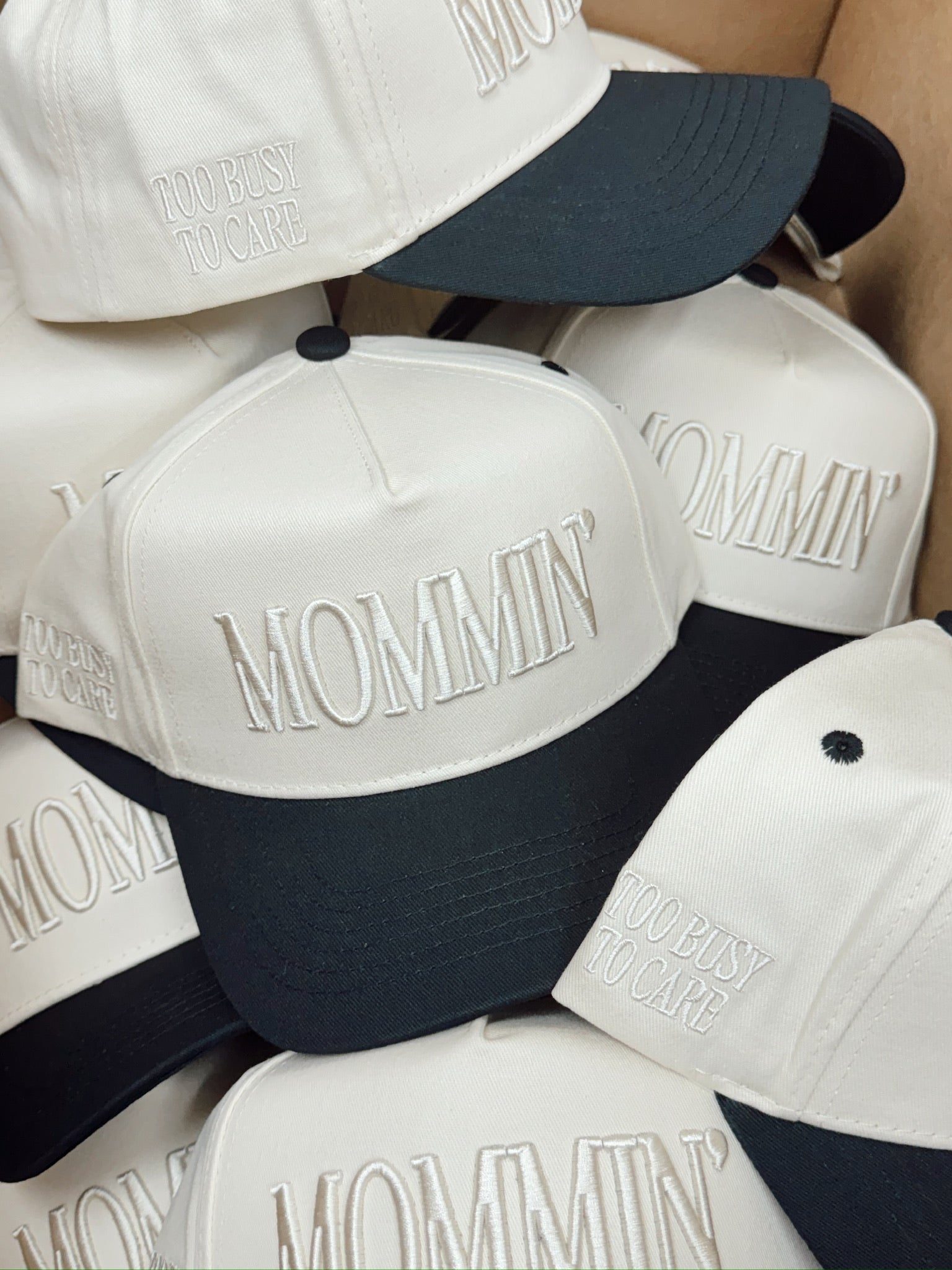 KenzKustomz Mommin' - Vintage Trucker Hat