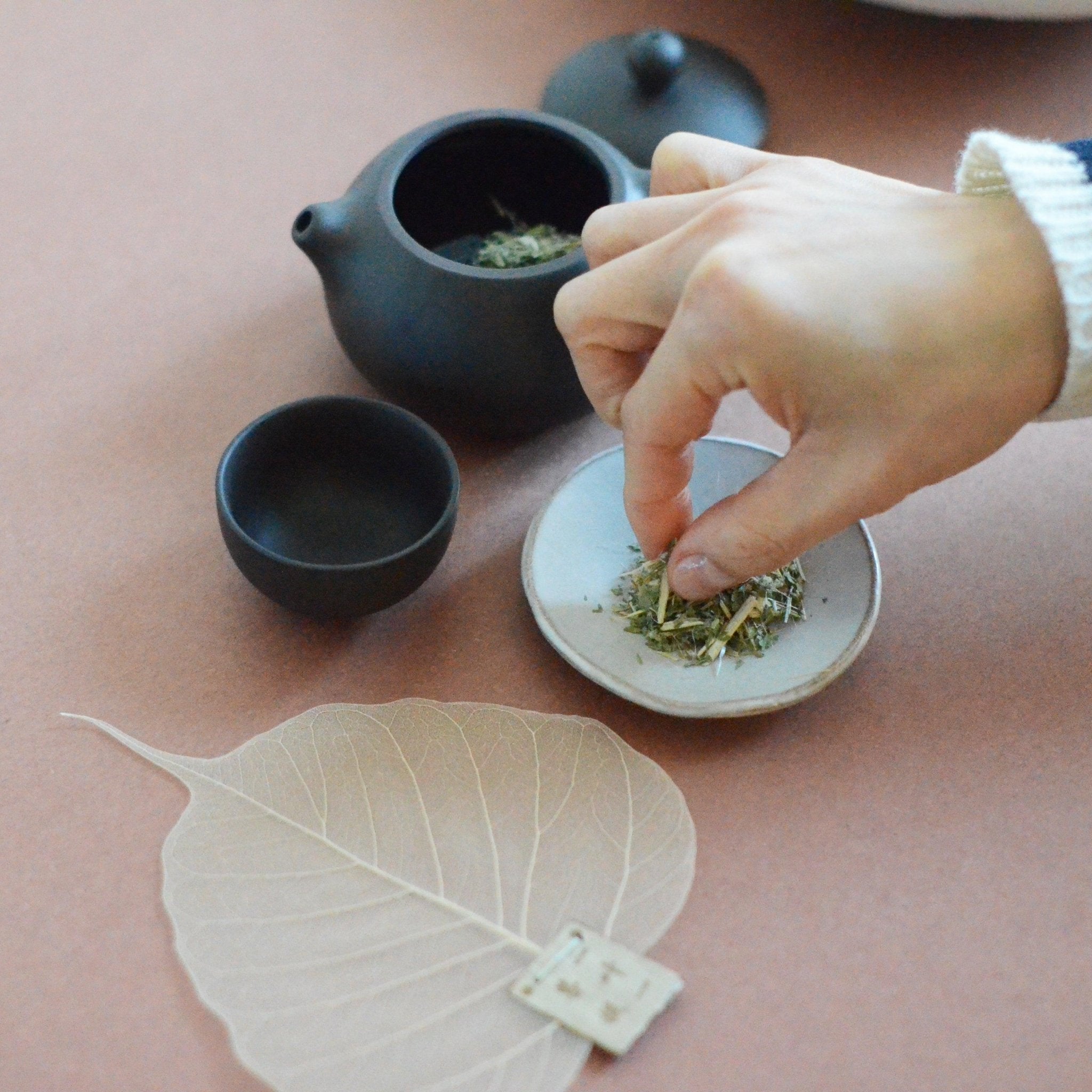 CEDAR AND MYRRH Natural Leaf Shape Tea Strainers