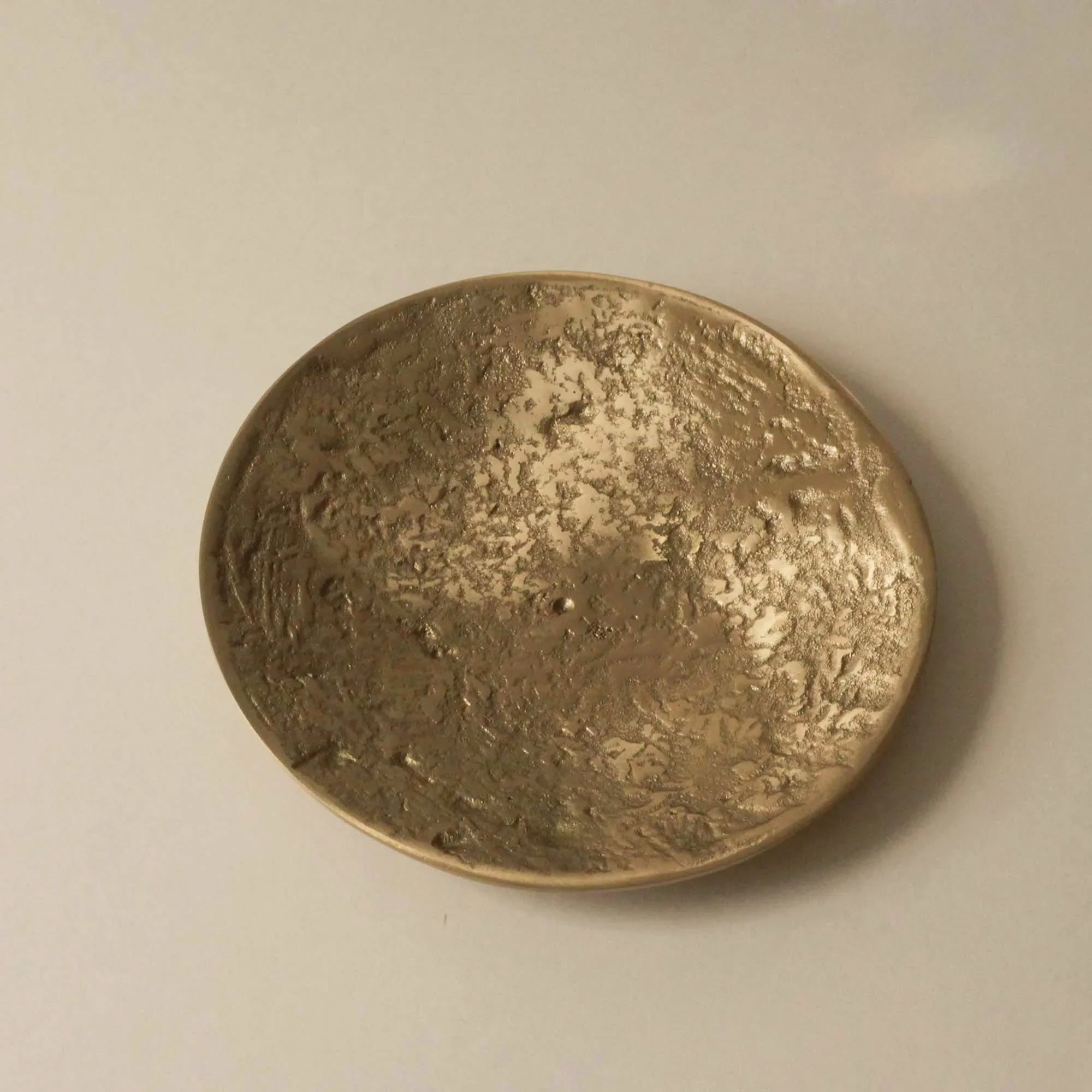 Luna Brass Plate