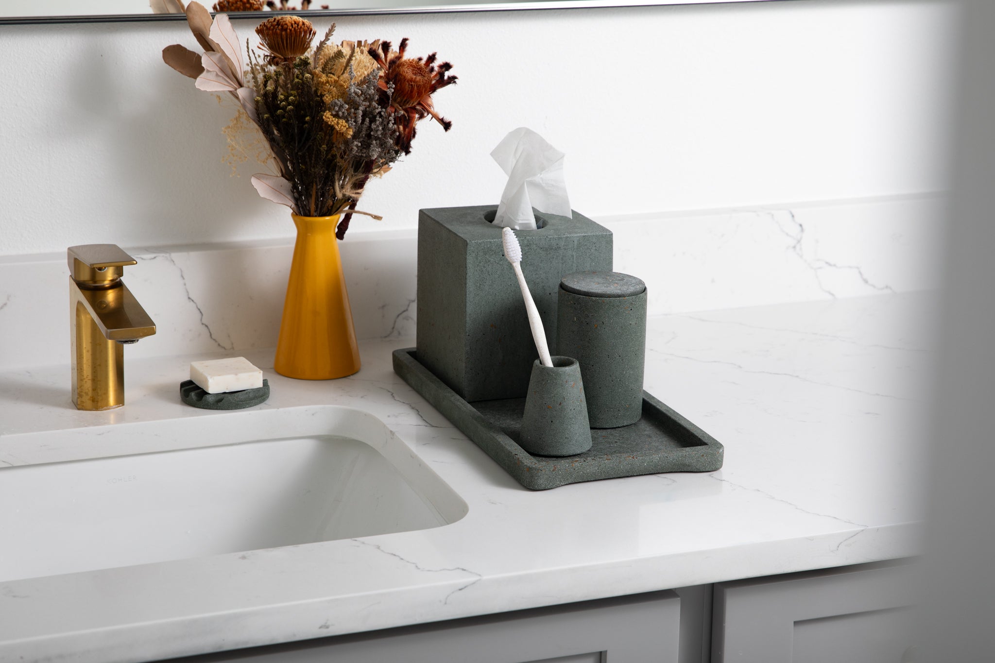 Pretti.Cool Cotton Swab Holder | Dark Green Terrazzo