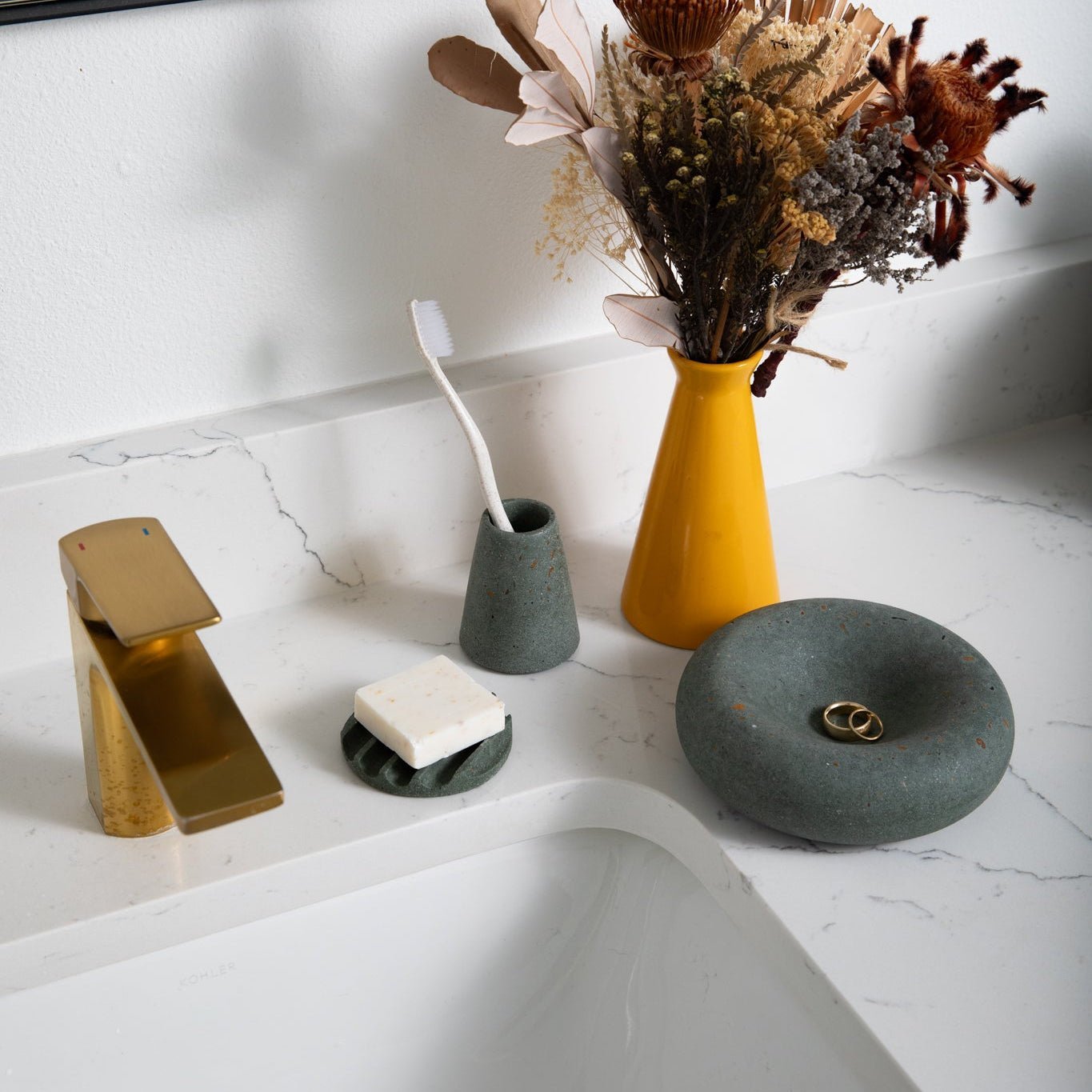 Pretti.Cool Toothbrush Holder | Dark Green Terrazzo