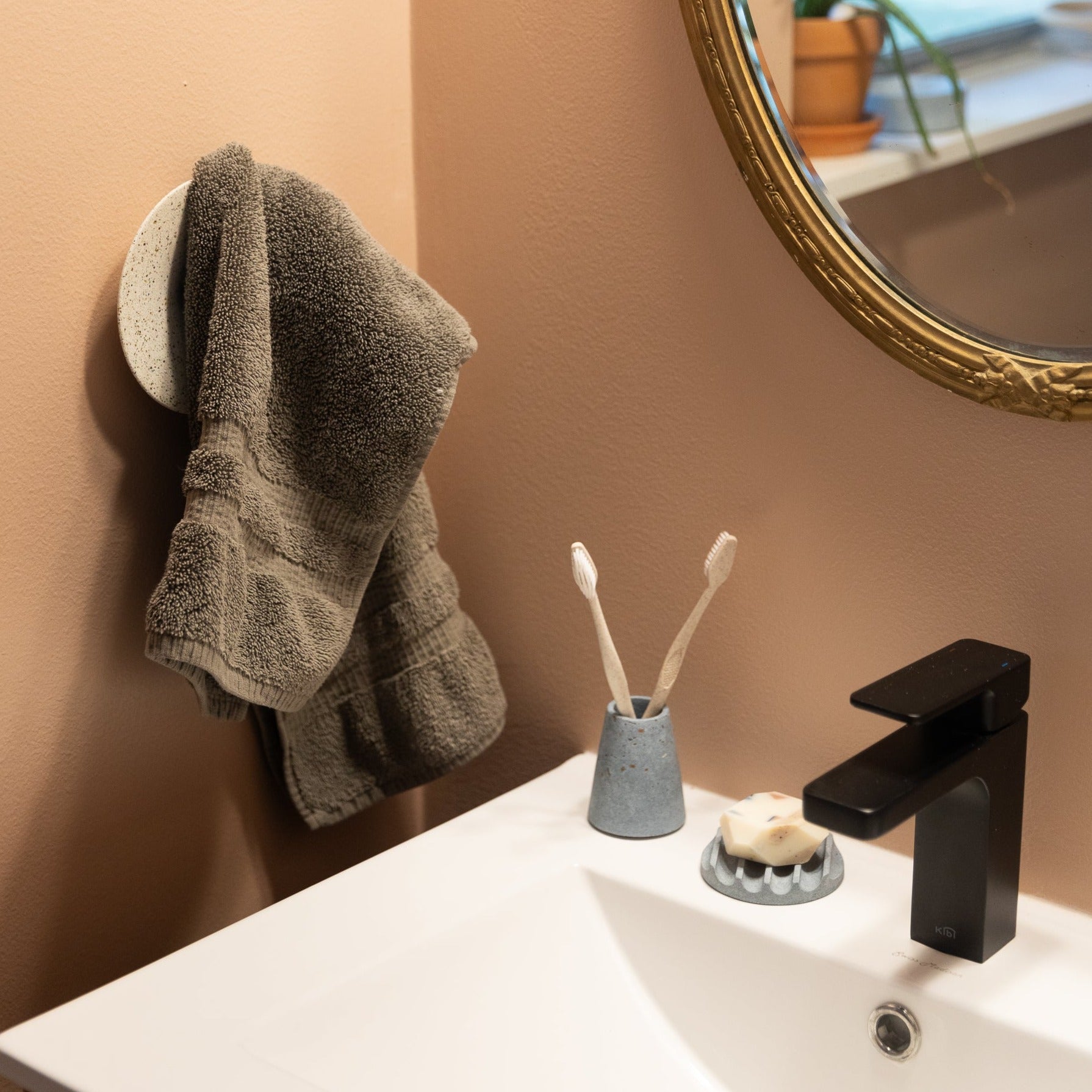 Pretti.Cool Toothbrush Holder | Light Blue Terrazzo