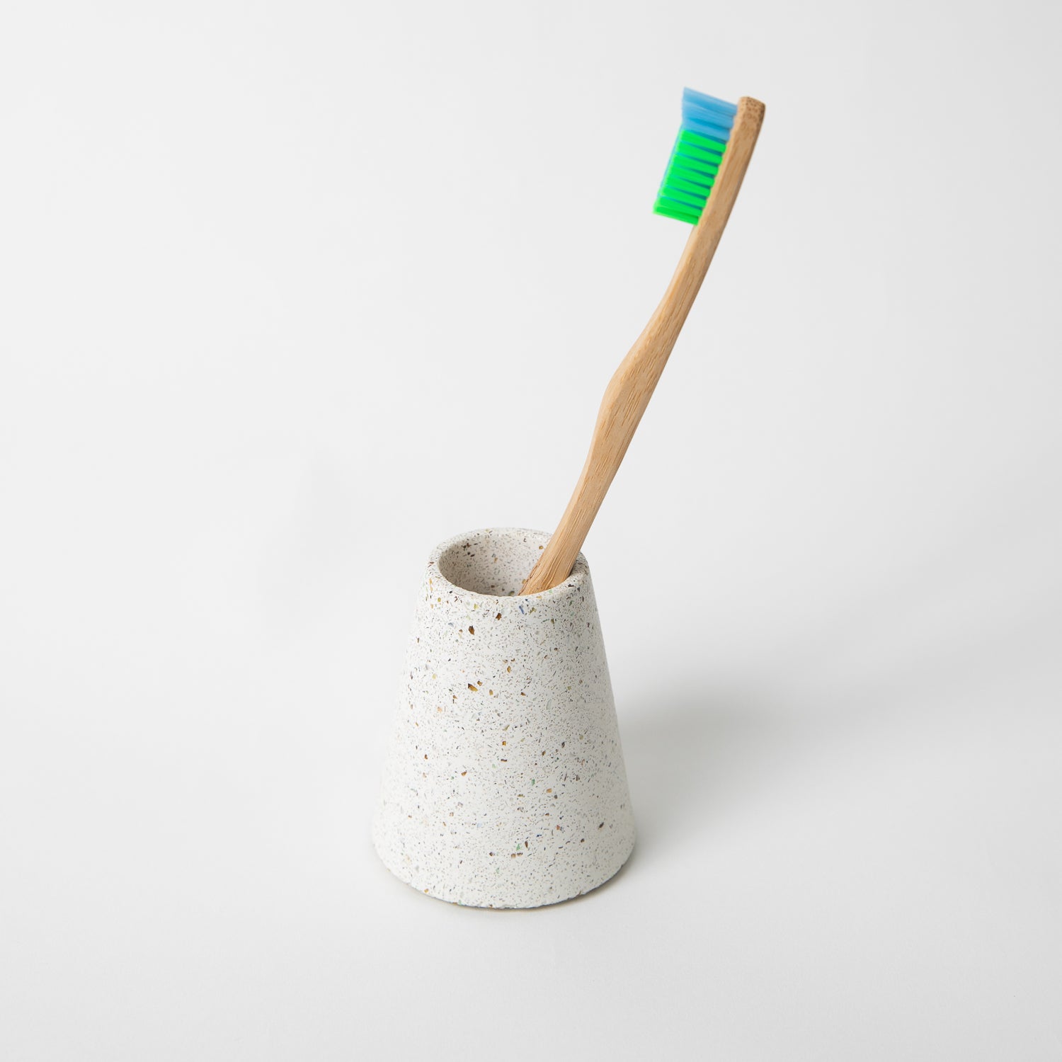 Pretti.Cool Toothbrush Holder | White Terrazzo