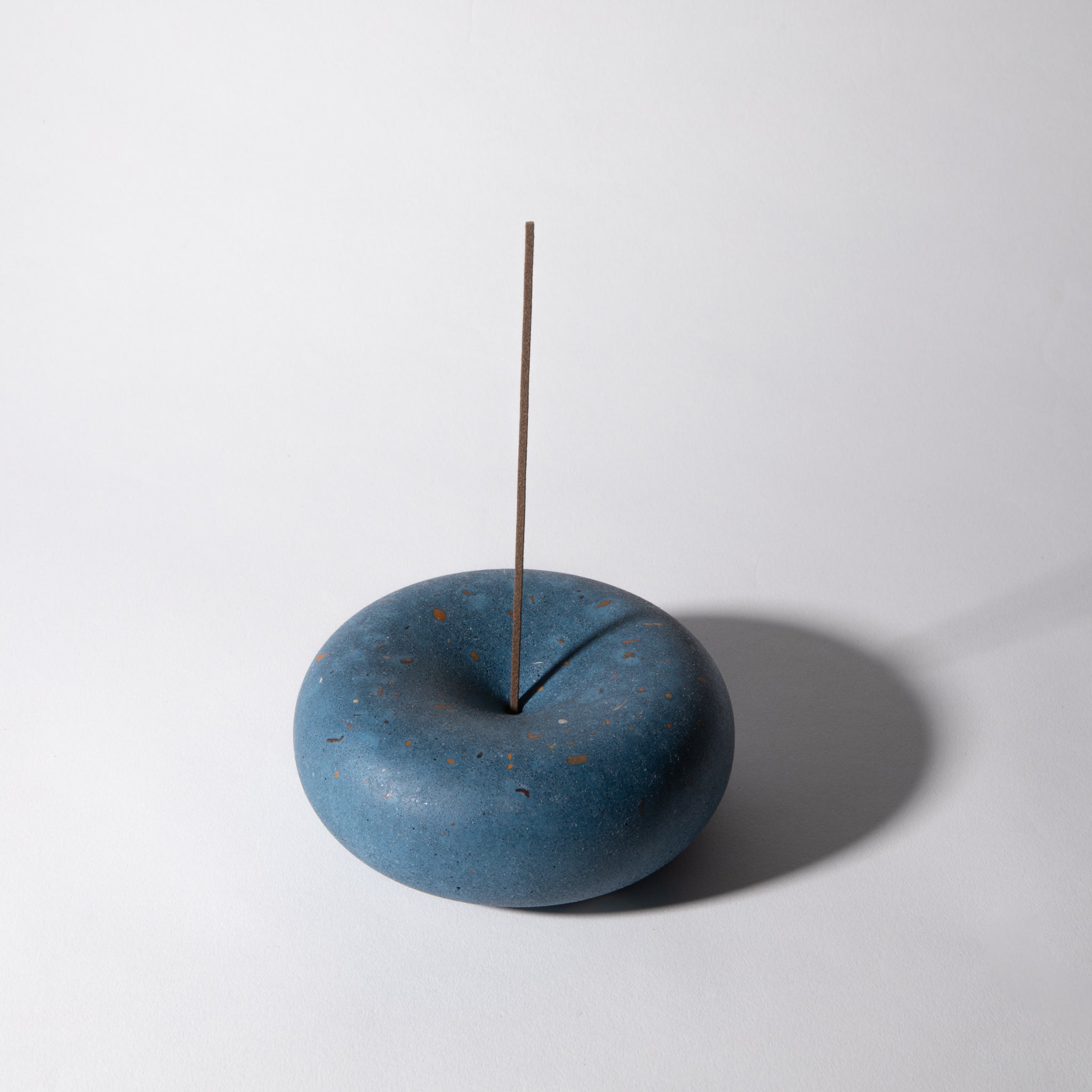 Pretti.Cool Bubble Incense Holder | Cobalt Terrazzo
