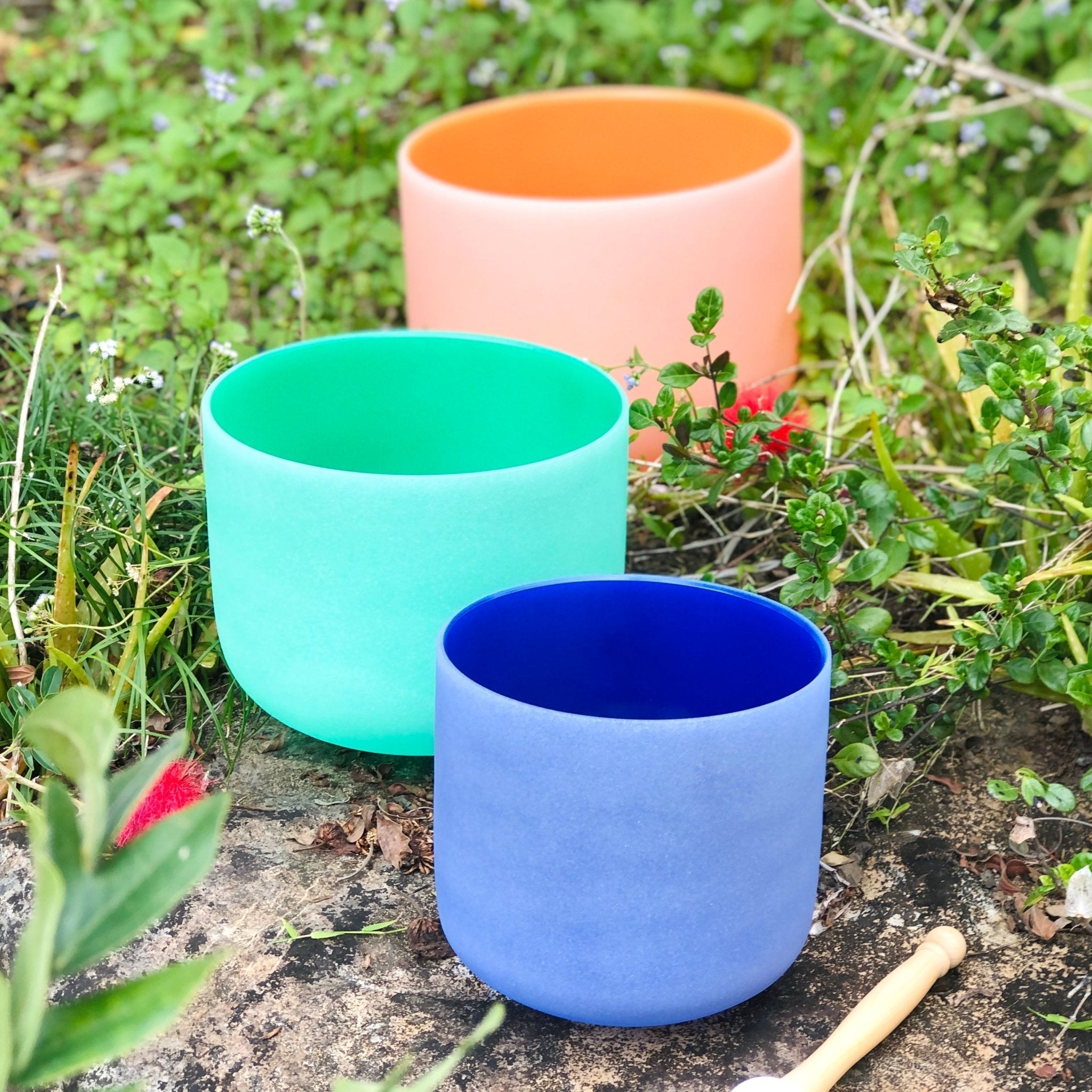 Rainbow Sounds USA Set of 3 Rainbow Color Sound Therapy Bowls in Beige Carry - On Case