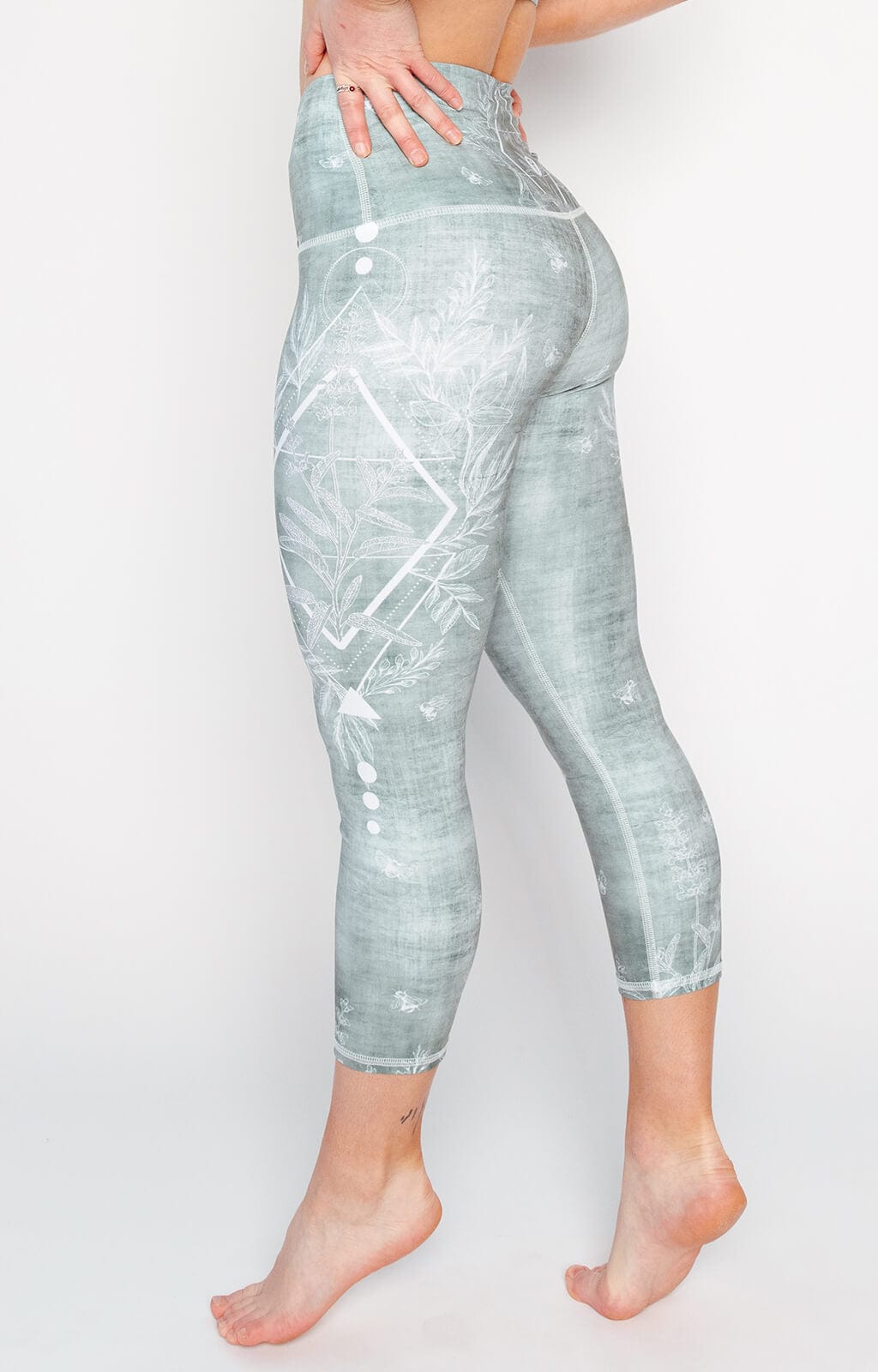 Yoga Democracy Capri Legging - Pure Sage