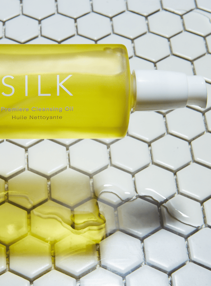 The Benefits of Oil Cleansing: A Gentle and Effective Skincare Routine - M.S Skincare