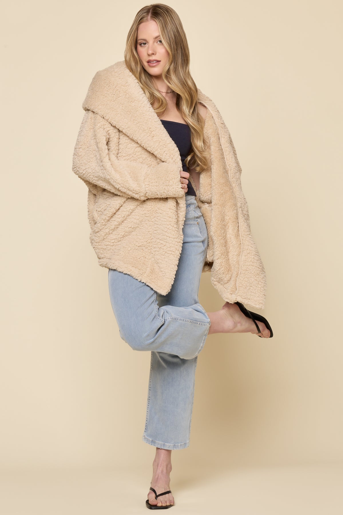 Mantel aus Sherpa-Kunstfell - Taupe