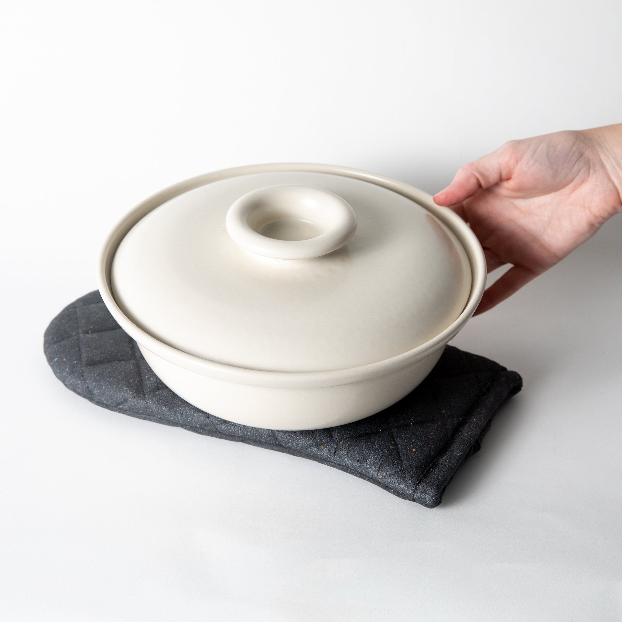 Pretti.Cool Oven Mitt Trivet | Black Terrazzo