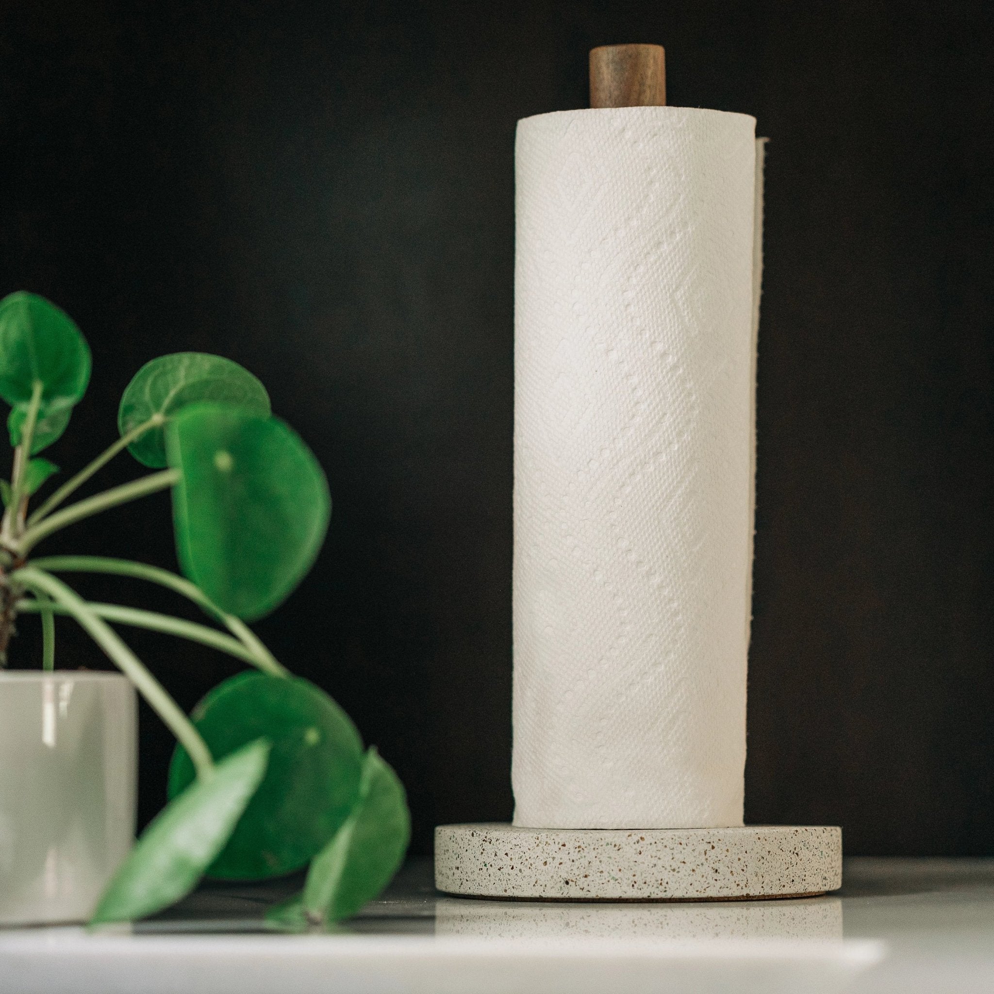Pretti.Cool Paper Towel Holder | White Terrazzo