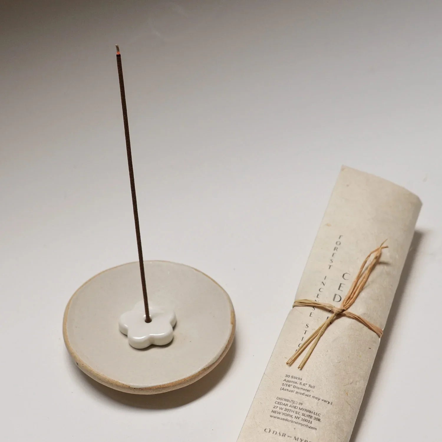 CEDAR AND MYRRH Cedarwood Incense Stick Set – 30 Sticks with Ceramic Holder