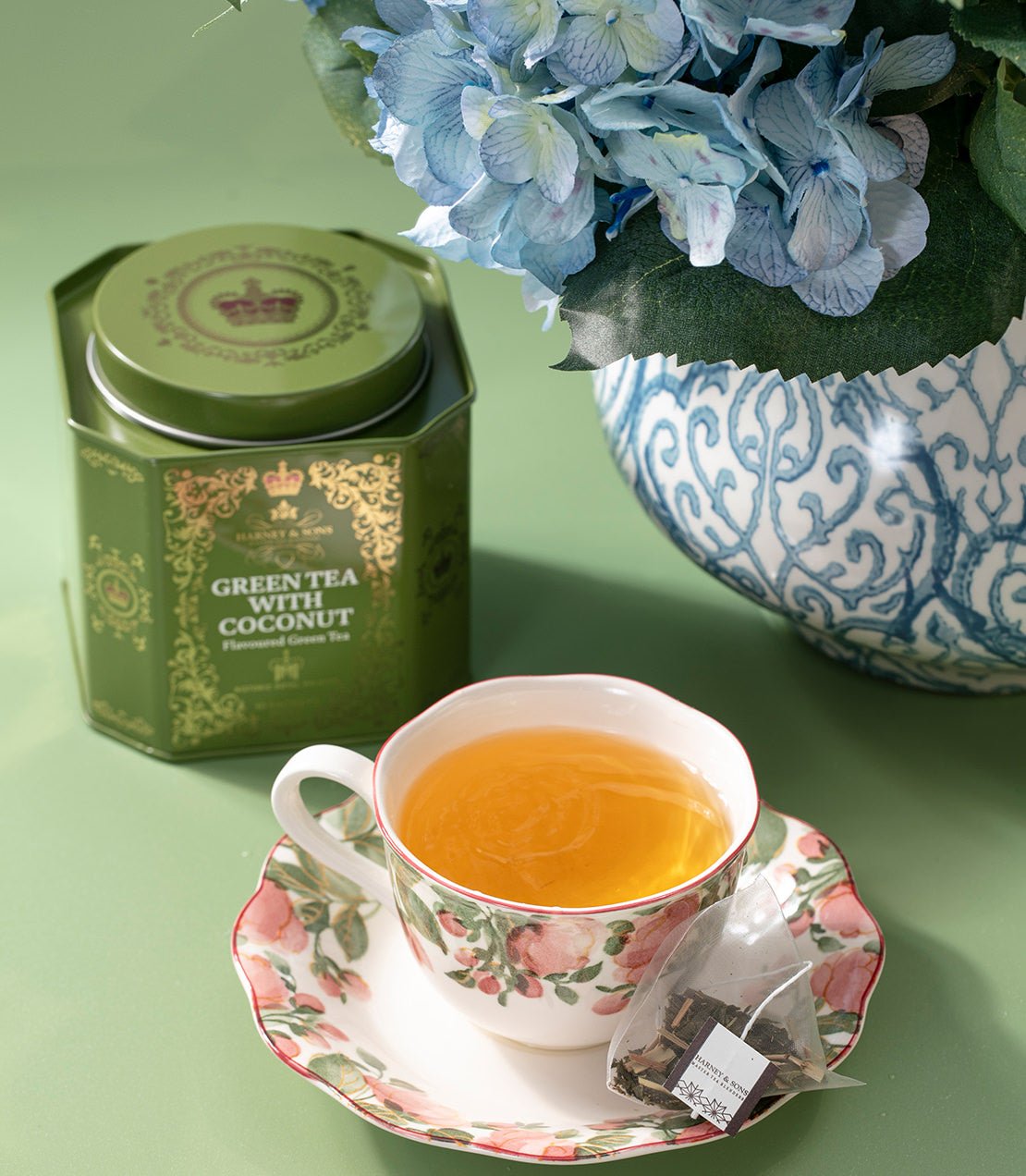 Harney & Sons Fine Teas Green Tea with Coconut, Ginger and Vanilla, HRP Tin of 30 Sachets
