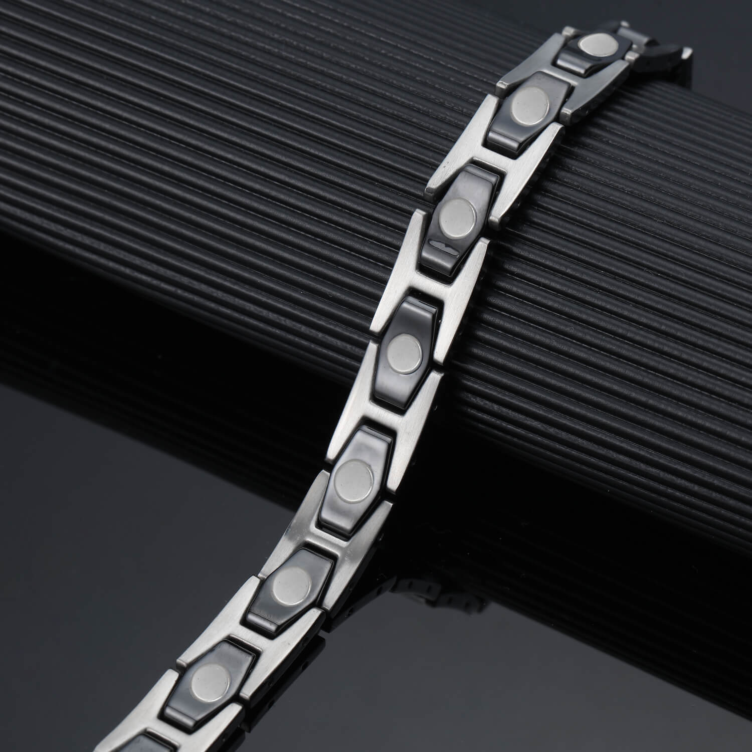 HealthyLine Ceramic and Stainless Steel Magnetic Bracelet. 2 Colors available. Model CEB044