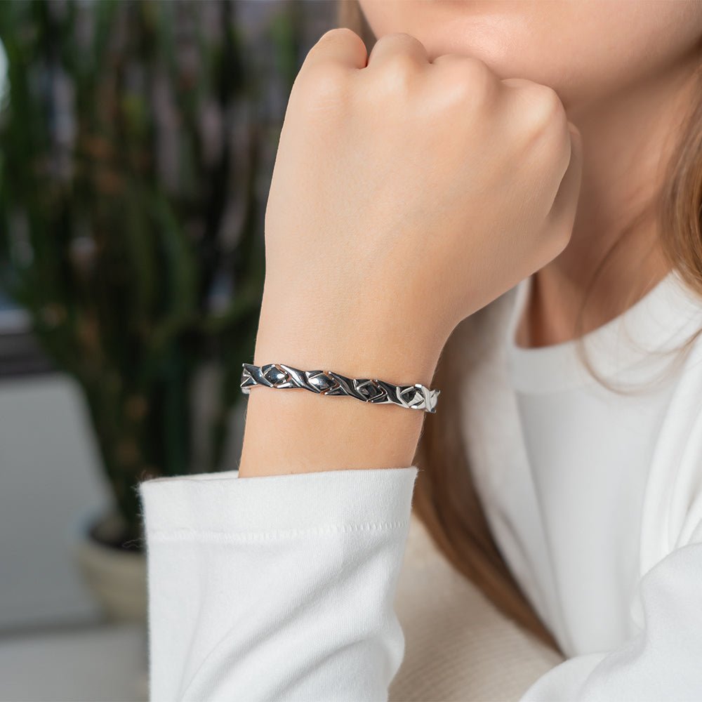HealthyLine Stainless Steel Energy Bracelet 4 - in - 1. Silver color. Models B032
