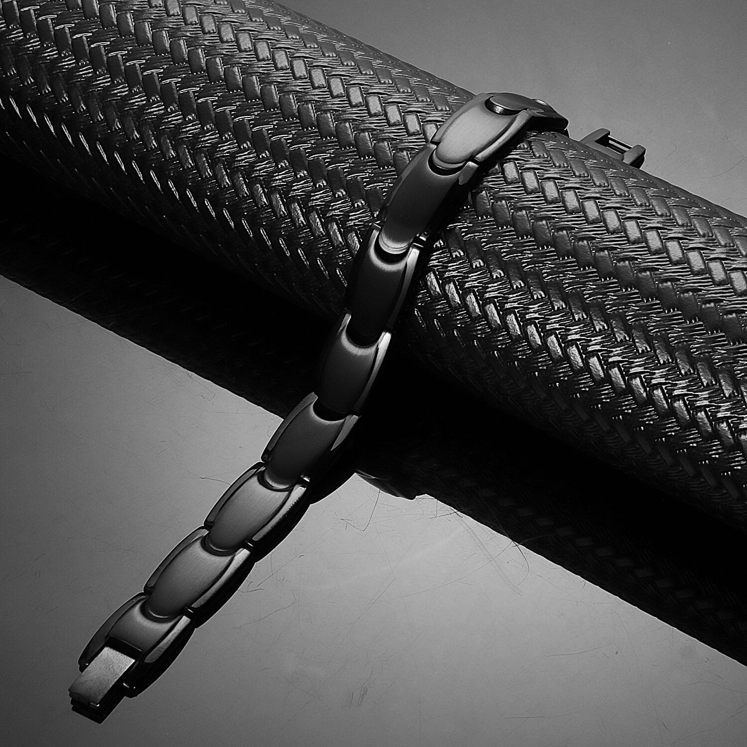 HealthyLine Stainless Steel Magnetic Bracelet. Black Color. Model B042MB