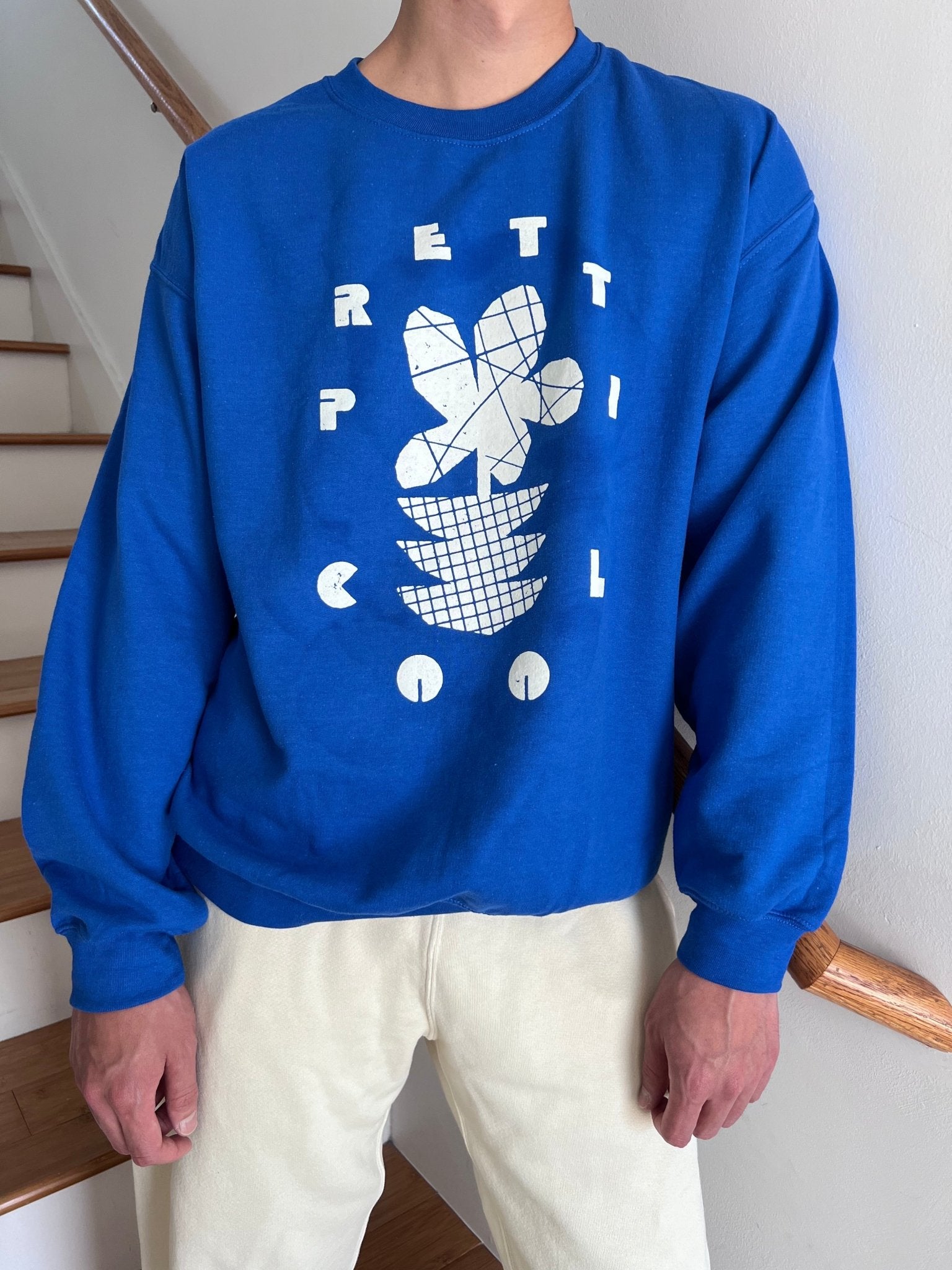 Pretti.Cool Flowers Crewneck