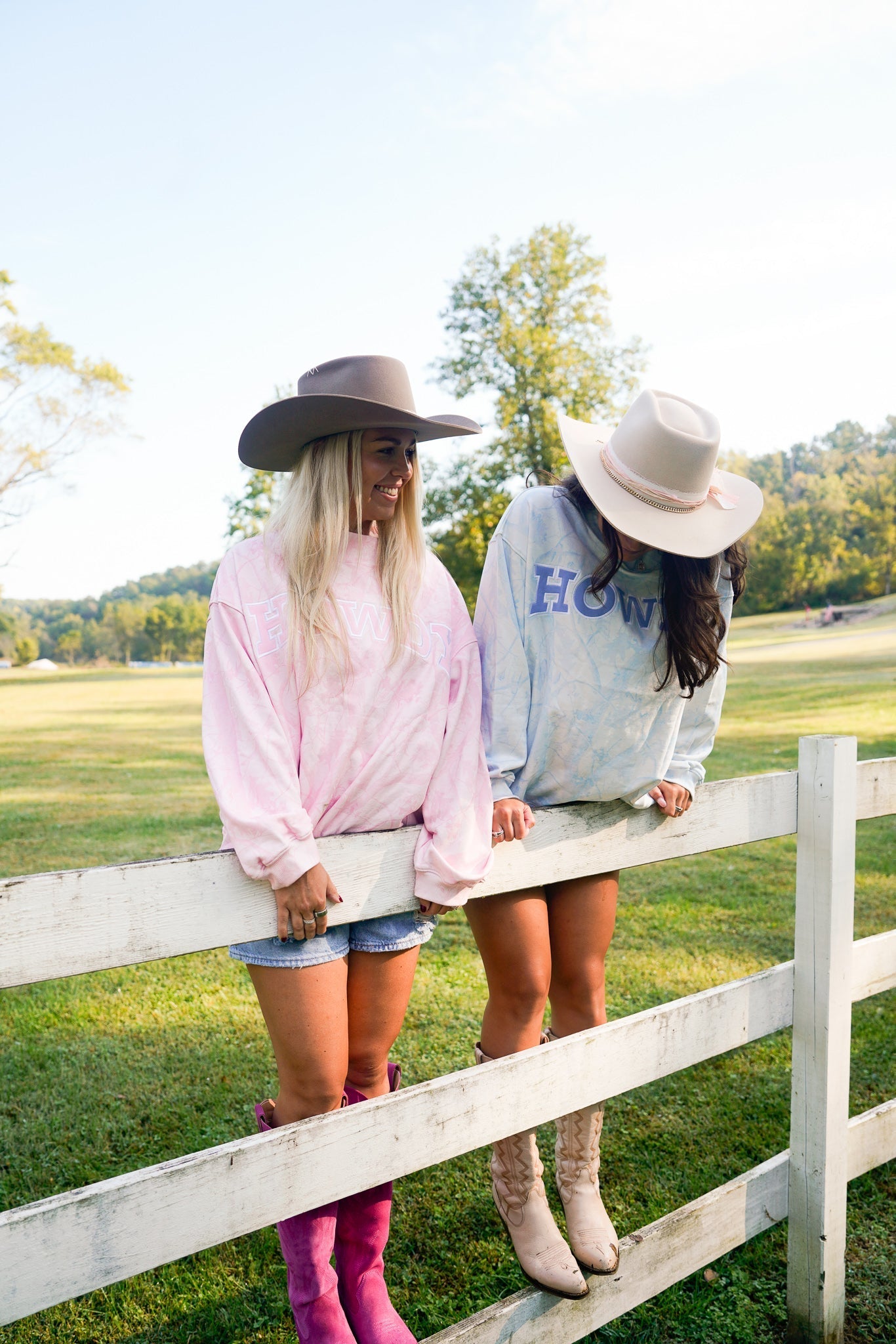 KenzKustomz Howdy - Camo Vintage Crew - Neck Sweatshirt