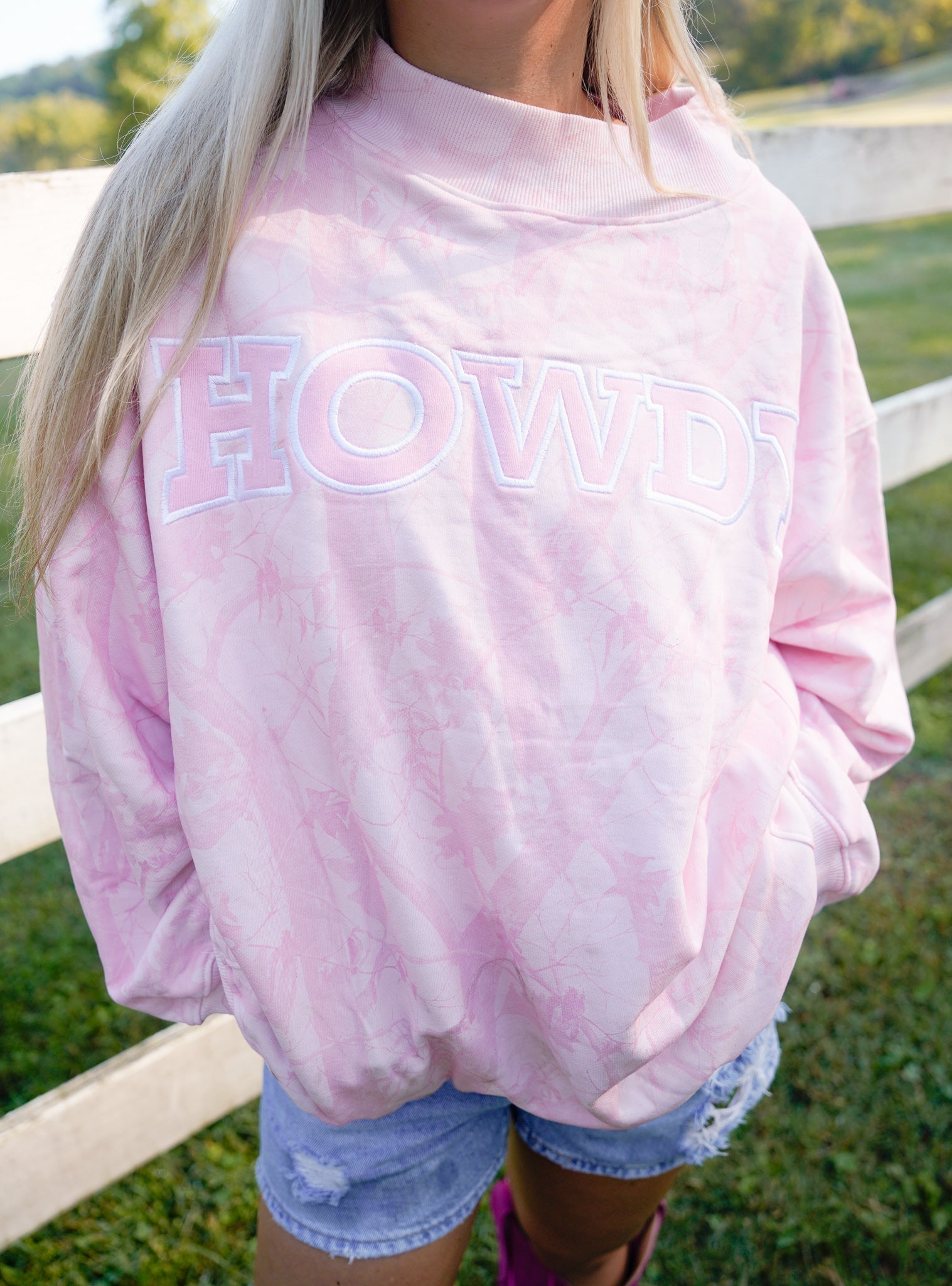 KenzKustomz Howdy - Camo Vintage Crew - Neck Sweatshirt