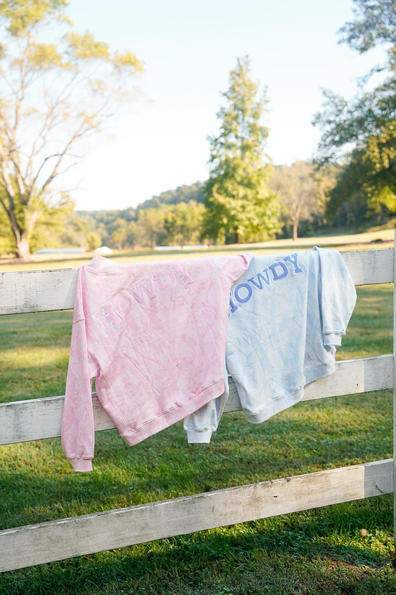 KenzKustomz Howdy - Camo Vintage Crew - Neck Sweatshirt