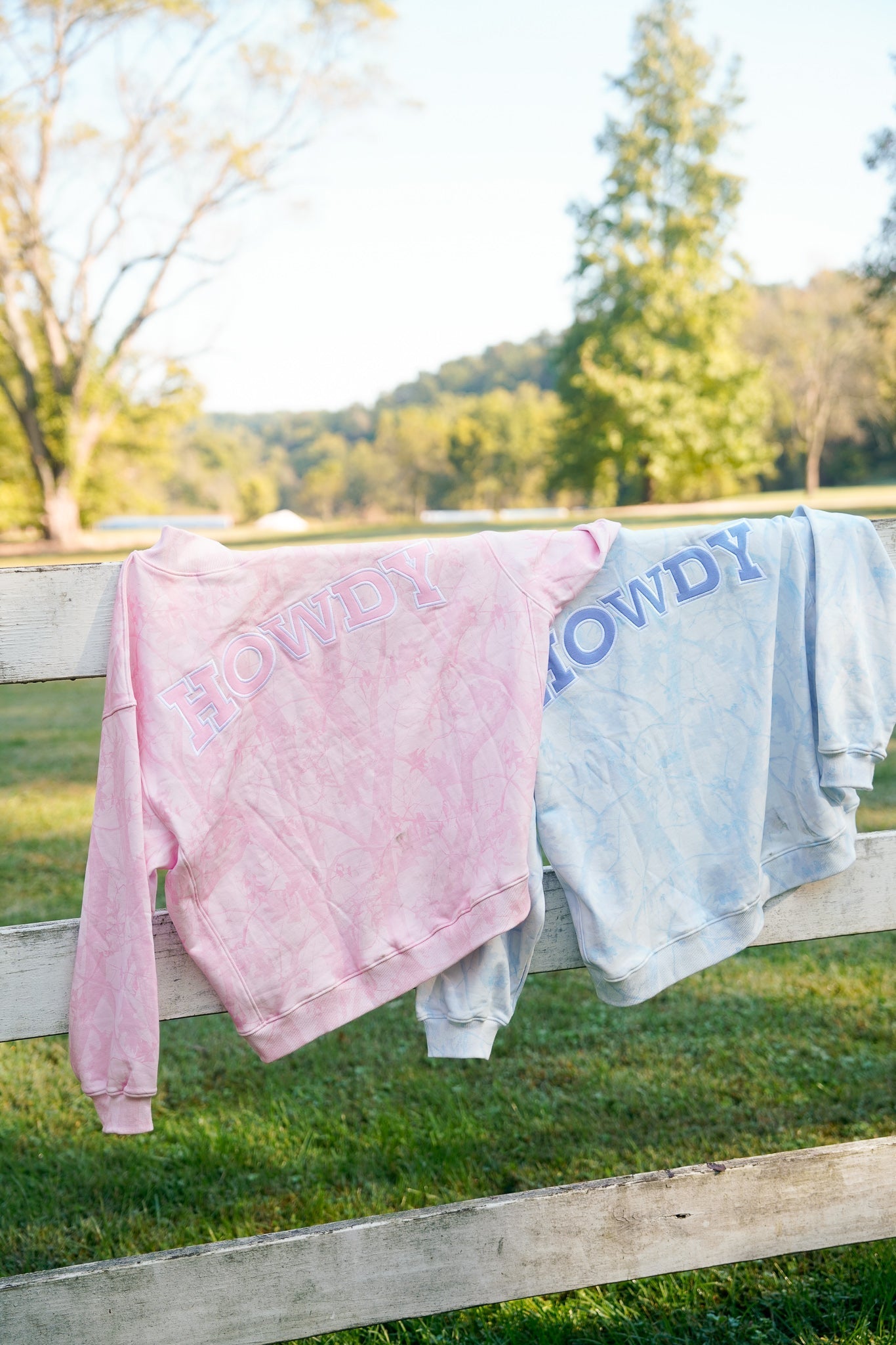 KenzKustomz Howdy - Camo Vintage Crew - Neck Sweatshirt