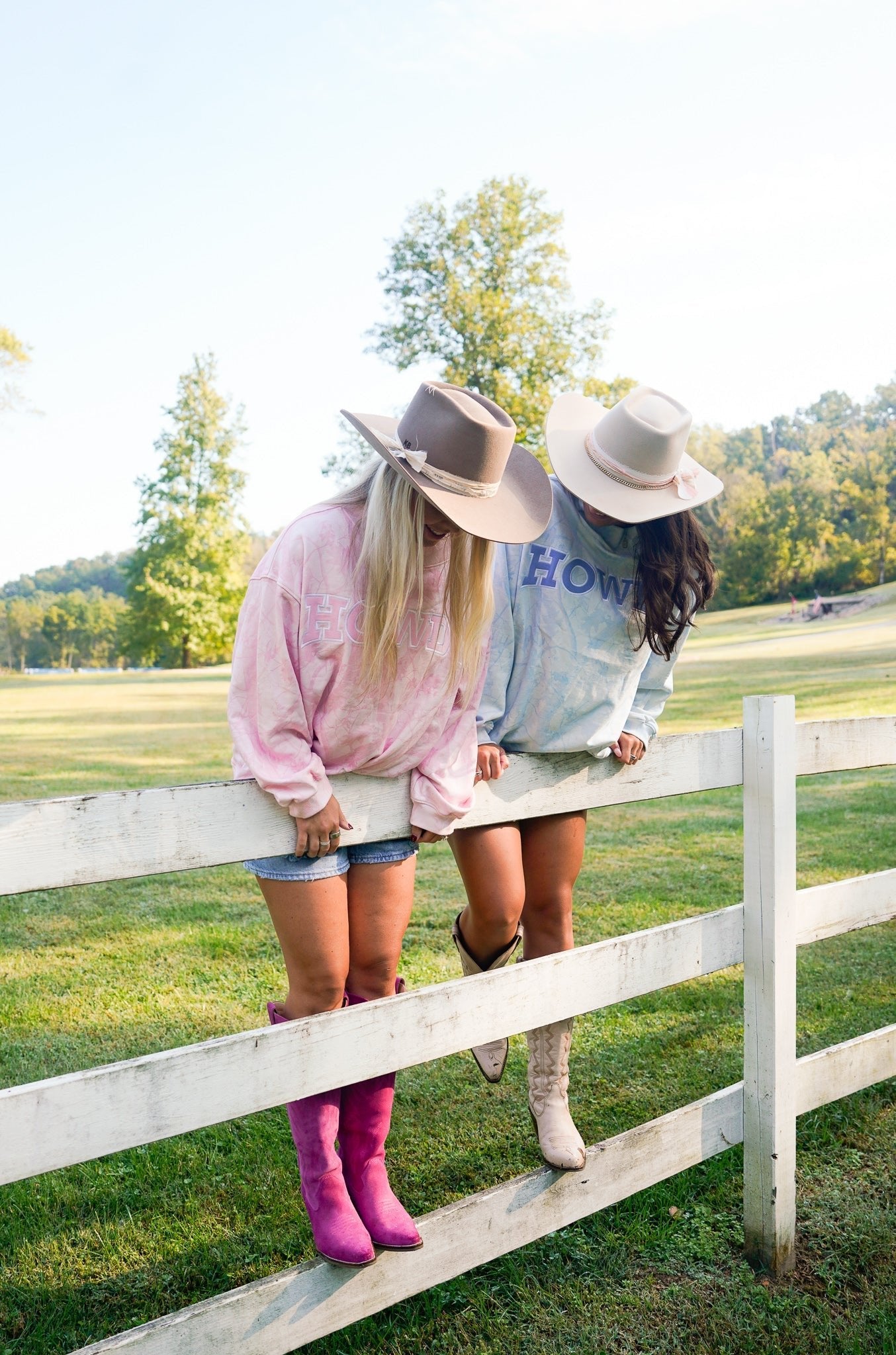 KenzKustomz Howdy - Camo Vintage Crew - Neck Sweatshirt