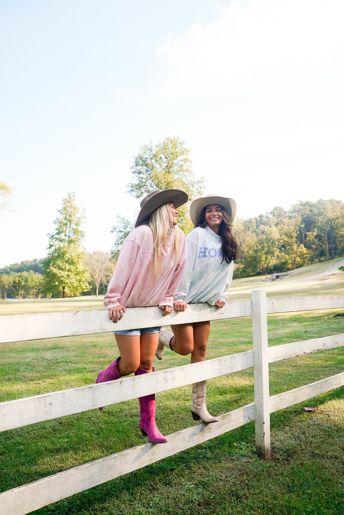 KenzKustomz Howdy - Camo Vintage Crew - Neck Sweatshirt