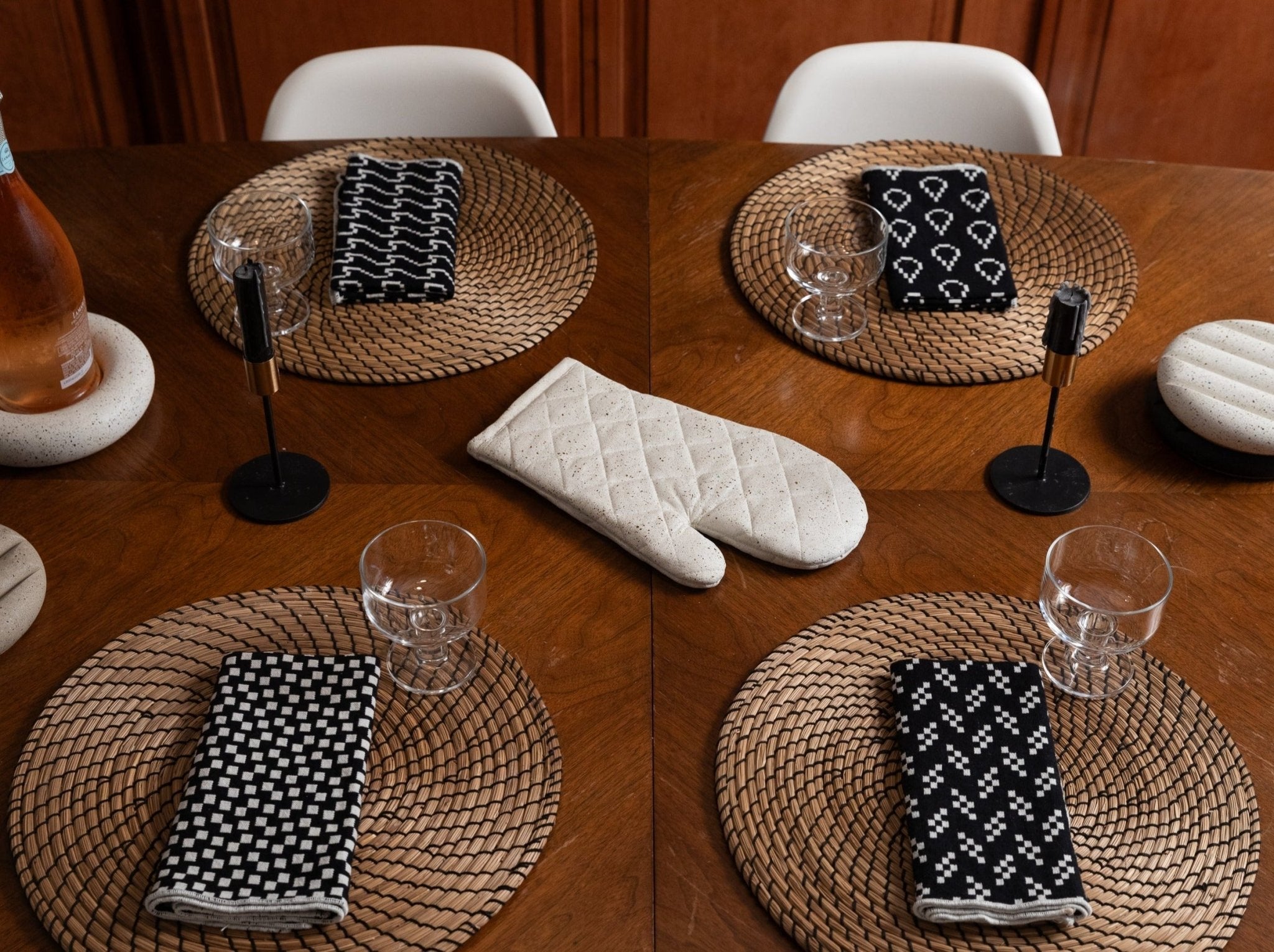 Pretti.Cool Oven Mitt Trivet | White Terrazzo