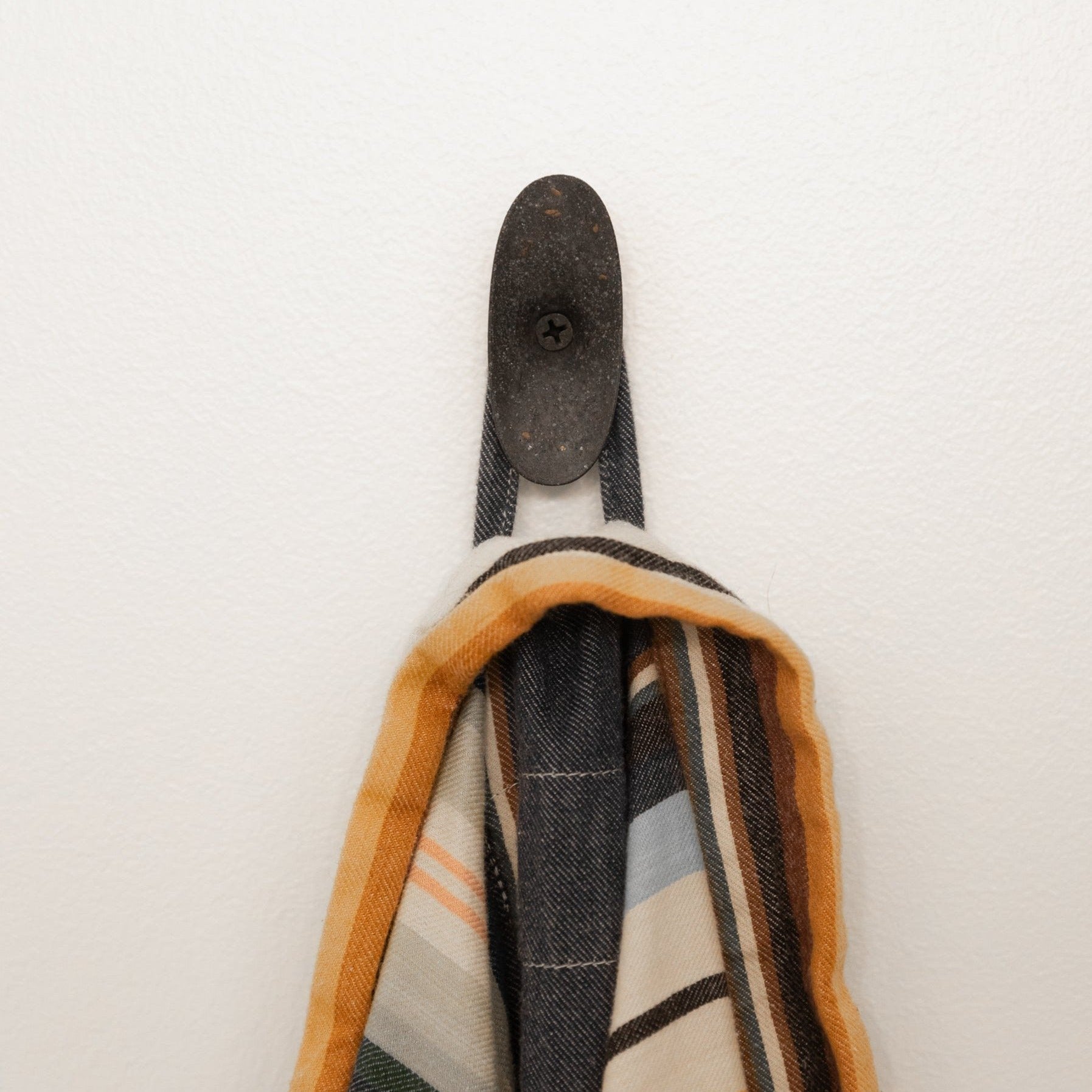 Pretti.Cool Dimple Coat Hook | Black Terrazzo