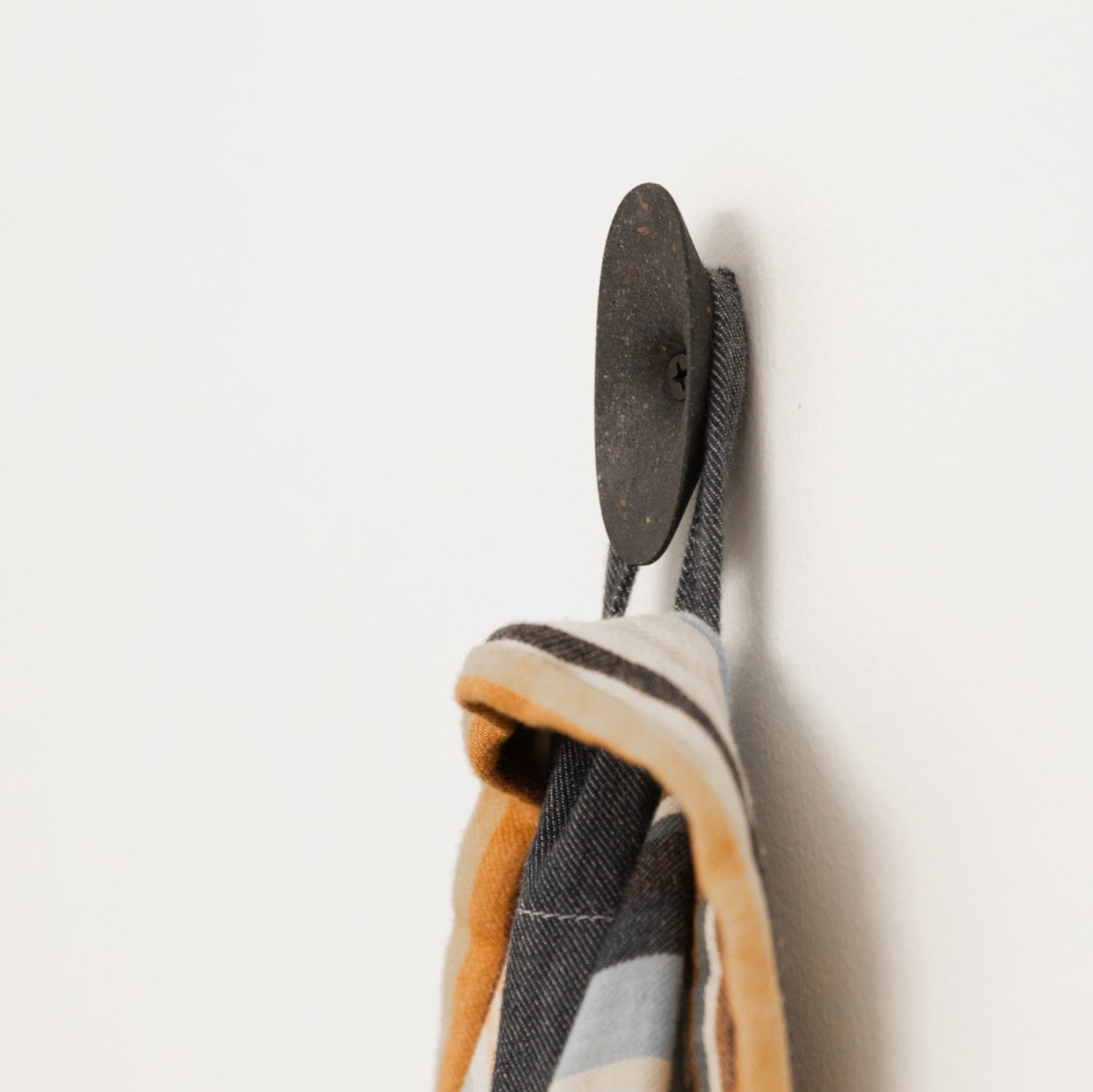 Pretti.Cool Dimple Coat Hook | Black Terrazzo